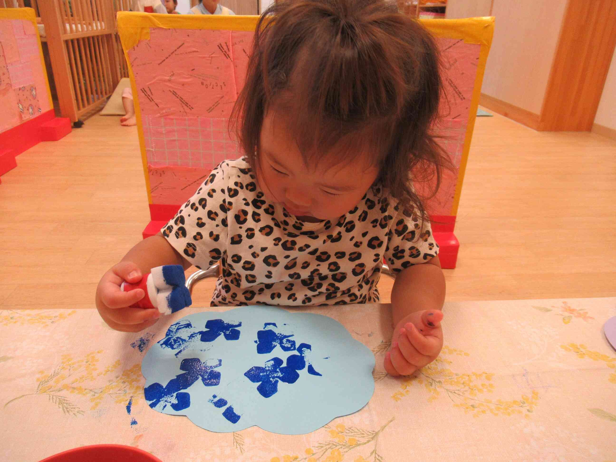ぺったん楽しい！【１歳児　あひる組】