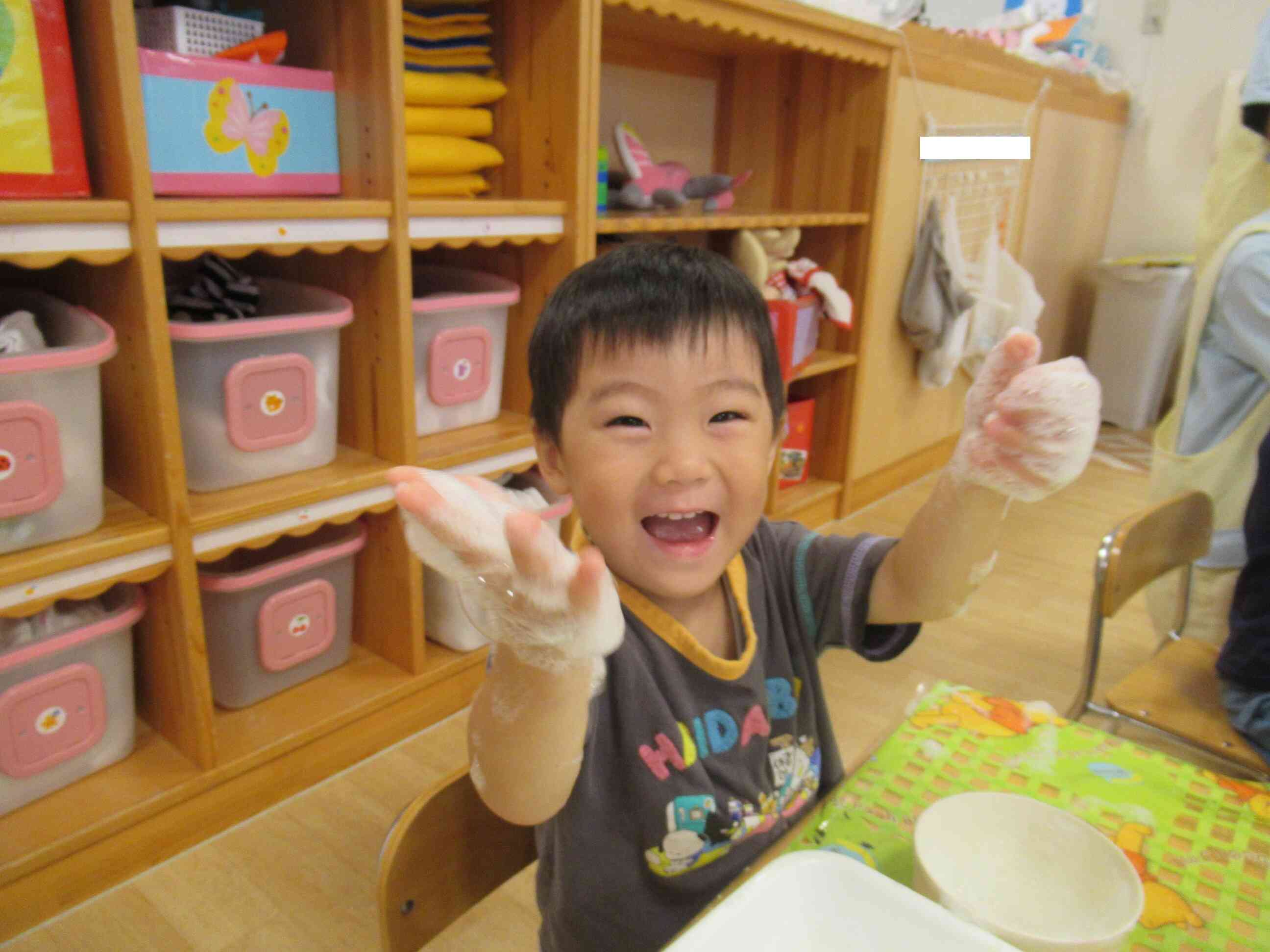 泡遊び【２歳児うさぎ組】