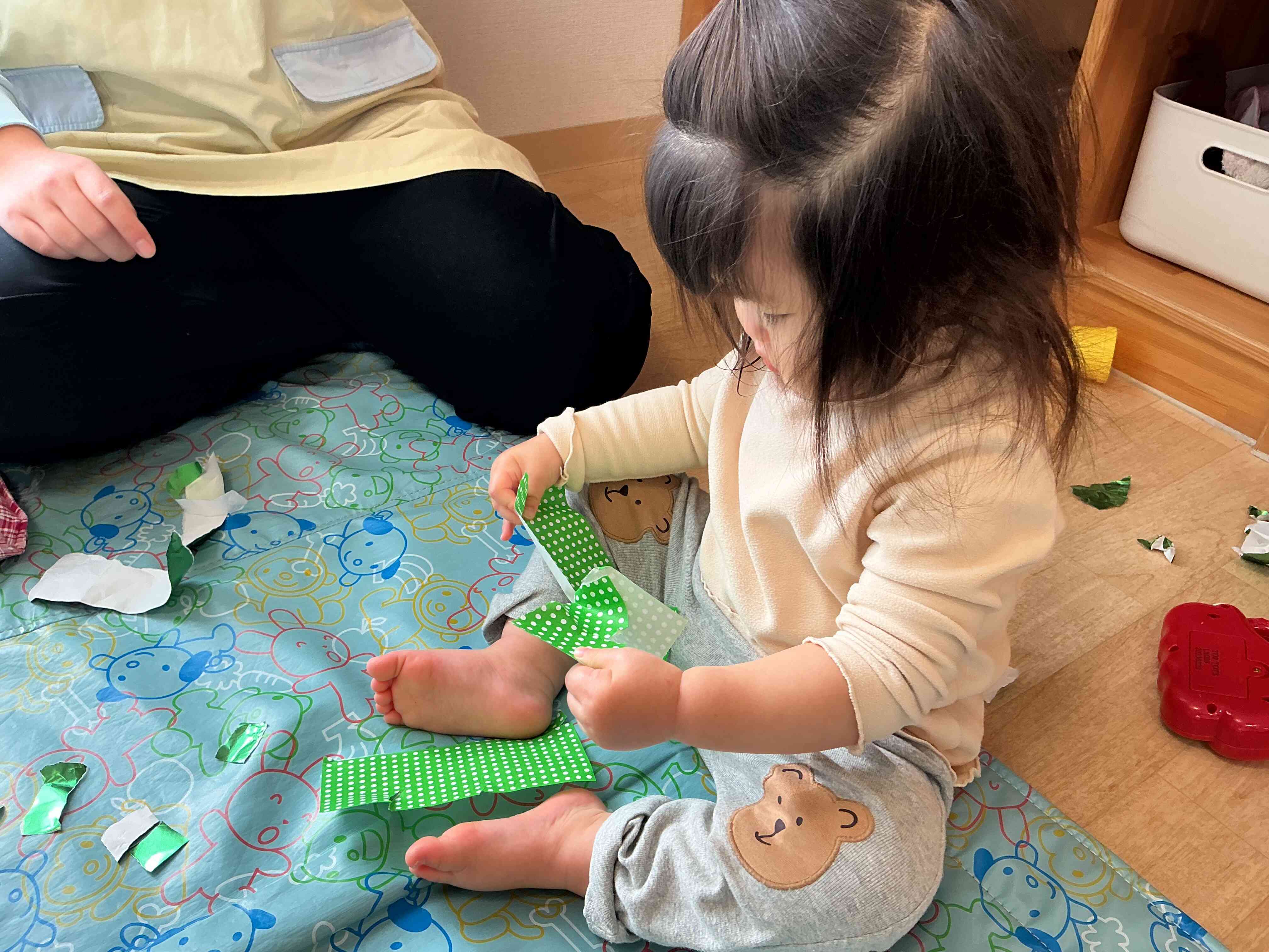 折り紙、ビリビリ〜