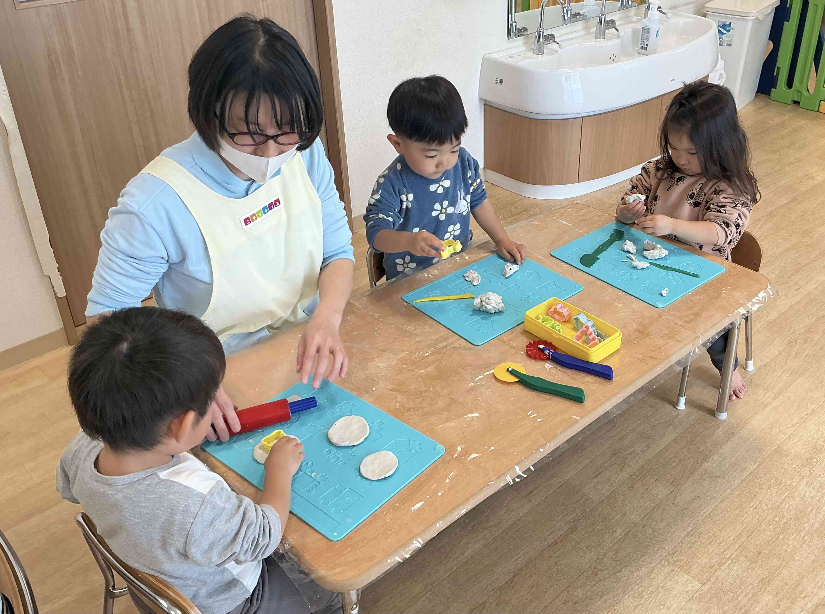 うさぎ組　粘土遊び