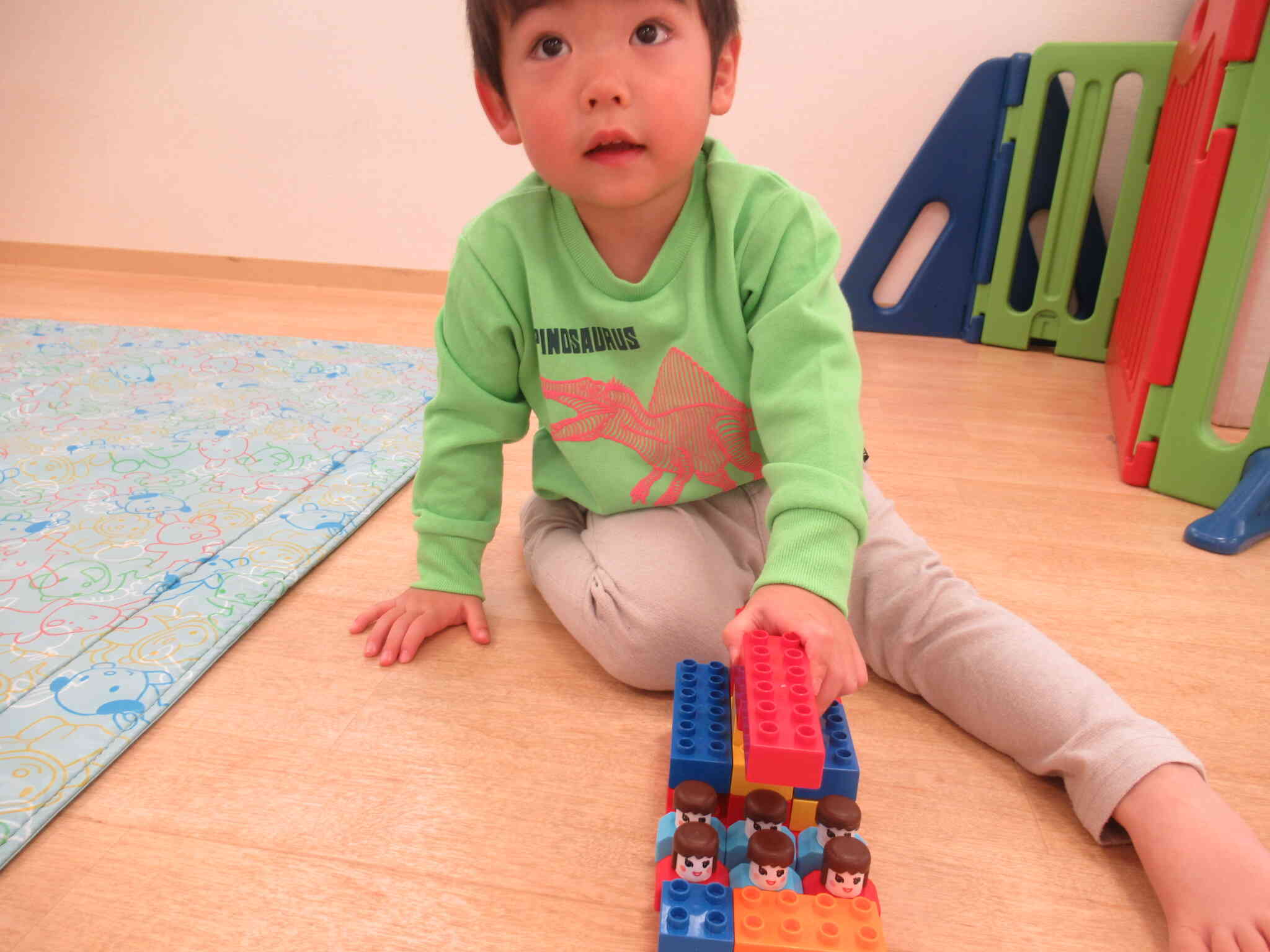 ブロック遊びに夢中です!