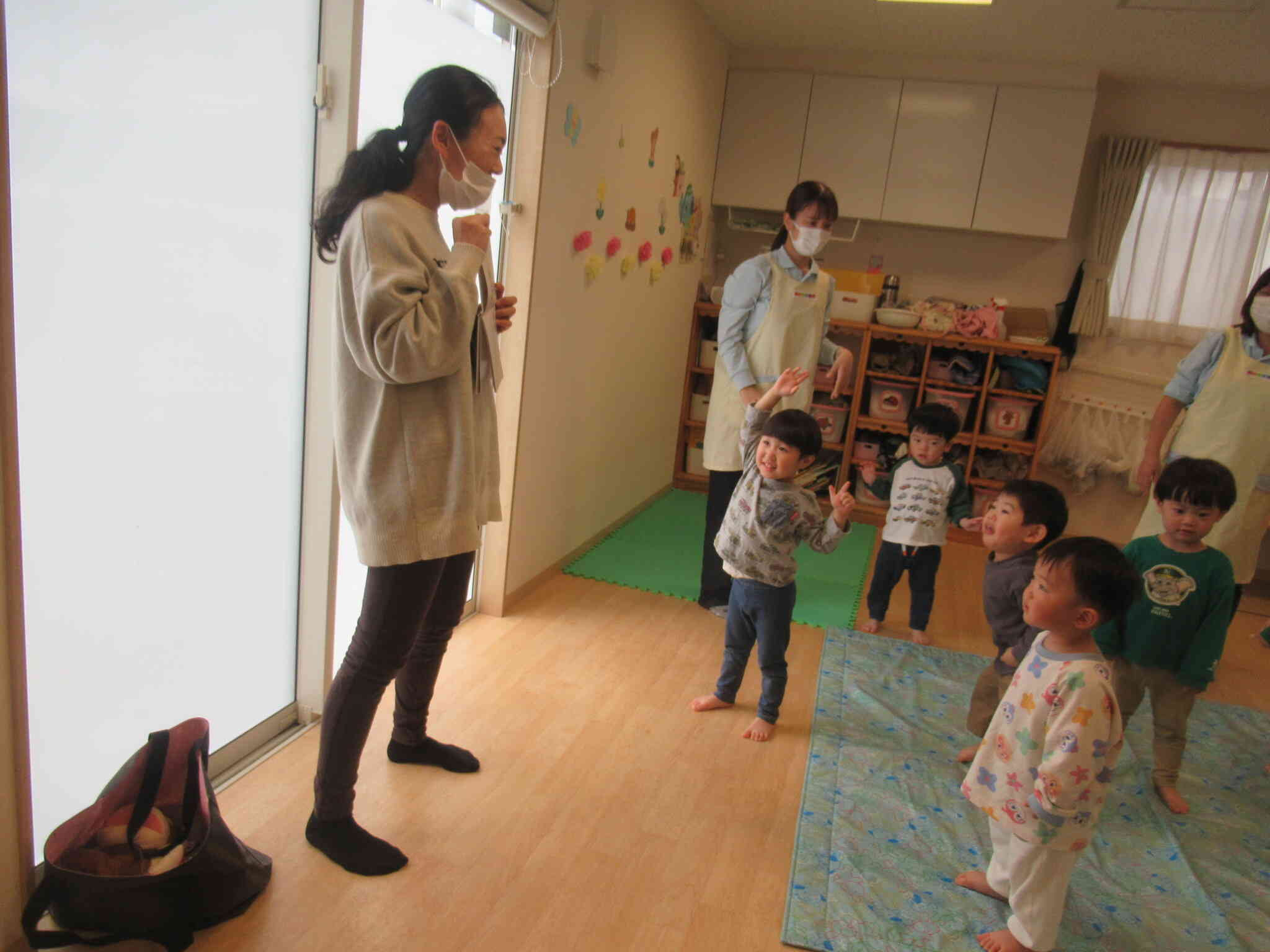 みんなでぴょ～ん：英語レッスン