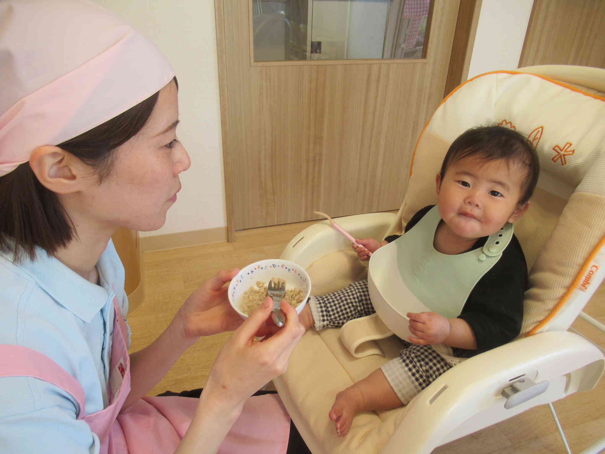 おいしいね(０歳児：ひよこ組)