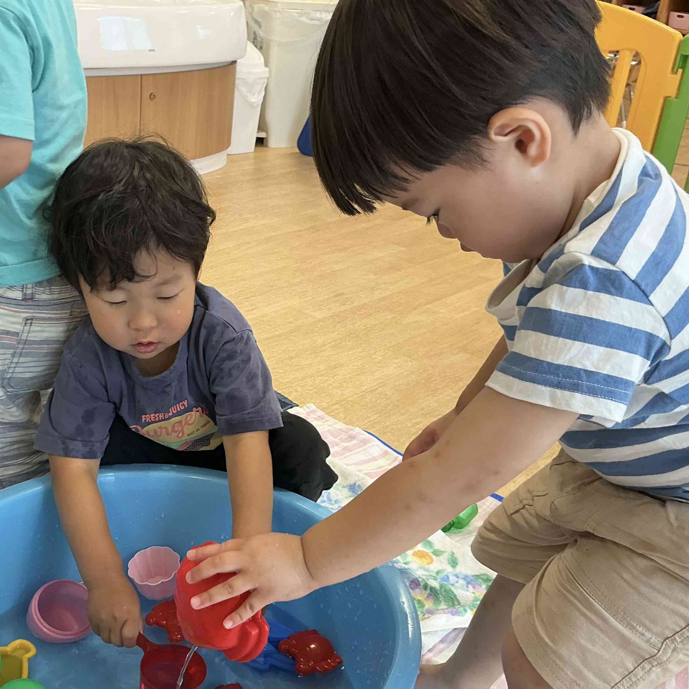 じゃぶじゃぶ！（水遊び：2歳児）