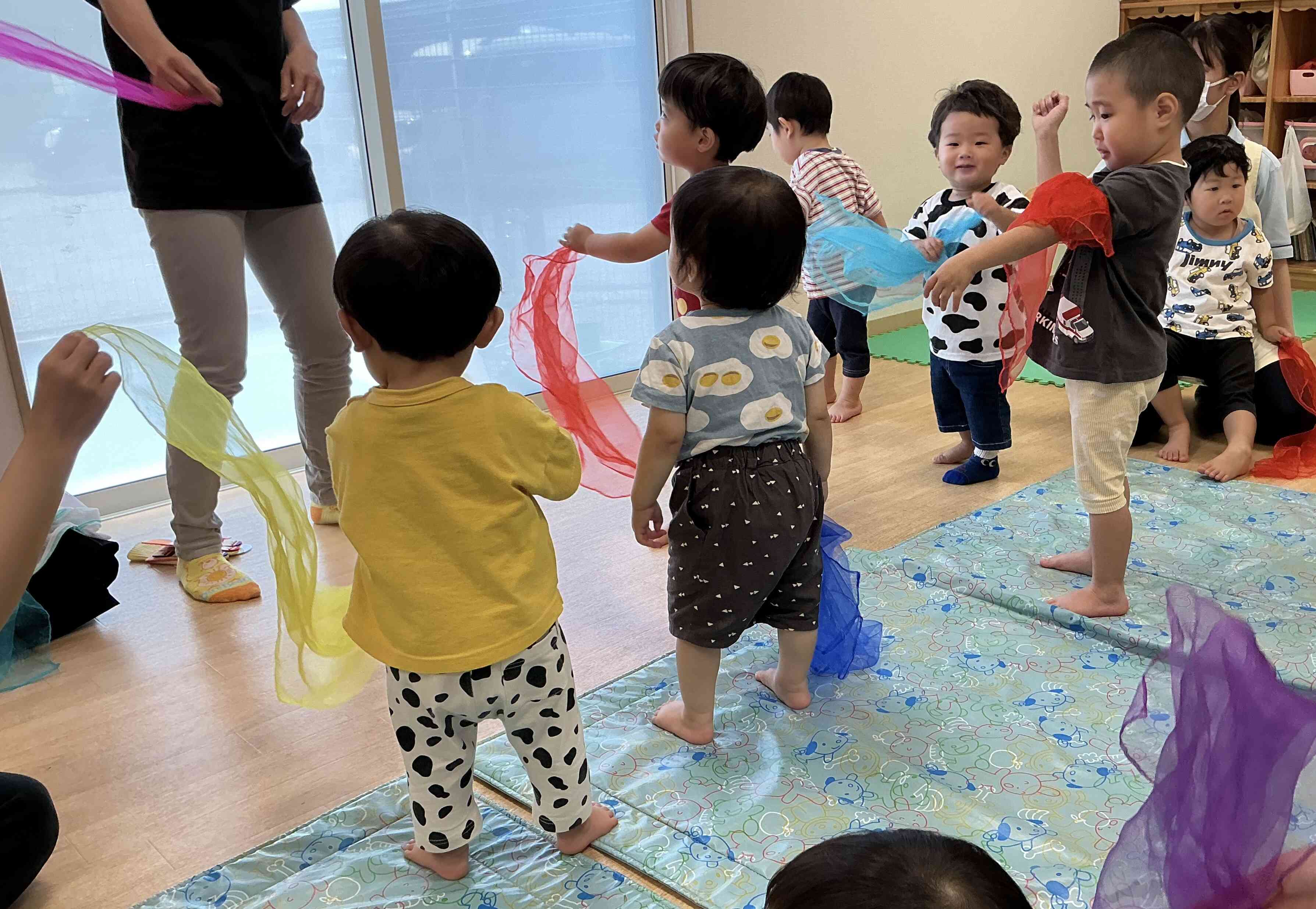 スカーフひらひら〜
