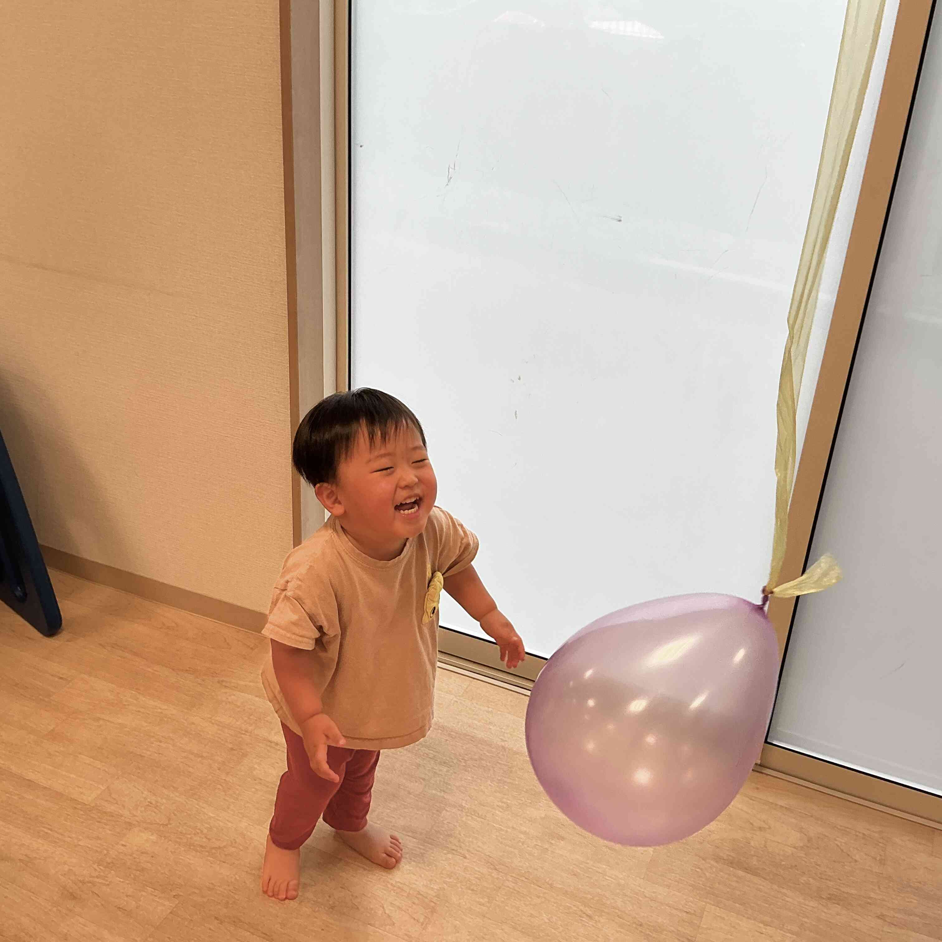 わくわく風船遊び(2歳児:うさぎ組)