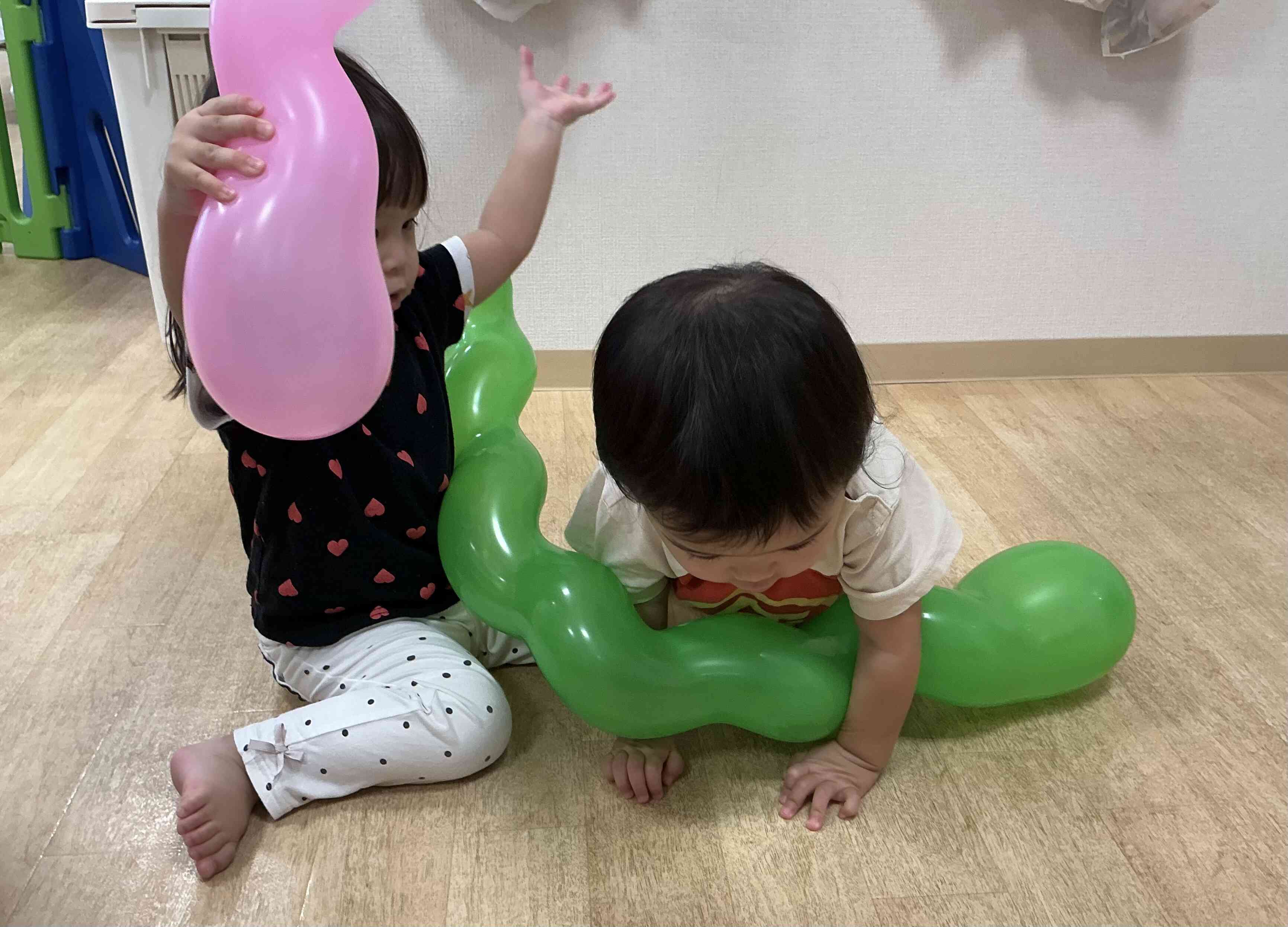 風船遊び(1歳児:あひる組)