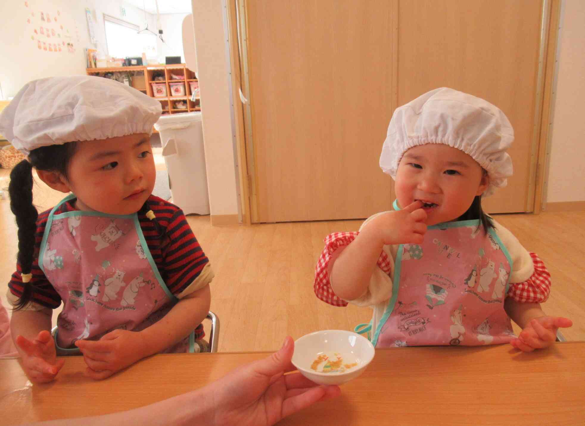 おみその味見、ペロッ