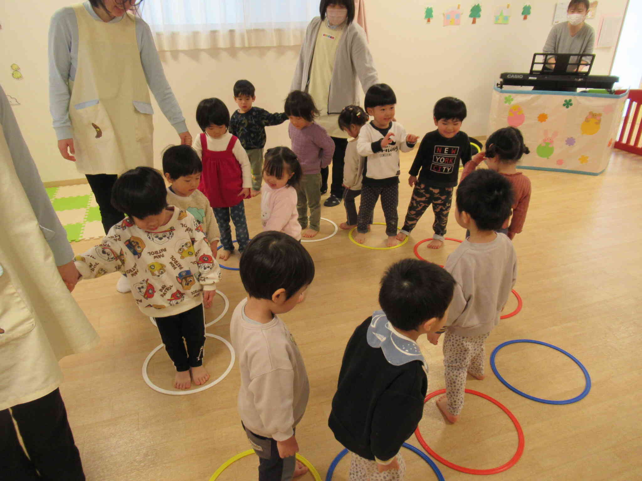 うさぎ組（2歳児）最後のリトミック・英語レッスン