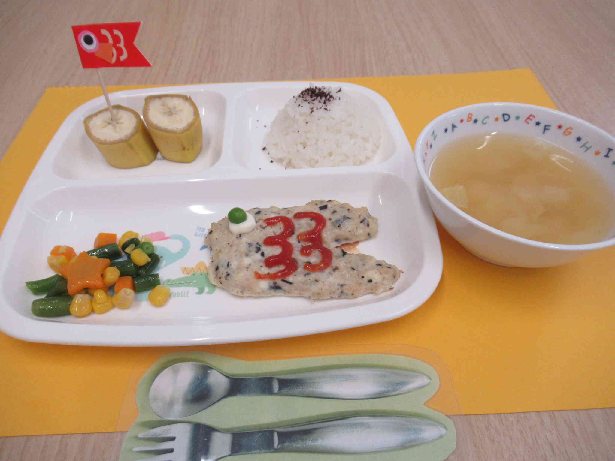 可愛いこいのぼりがたくさん！調理室の先生、今日もありがとう！