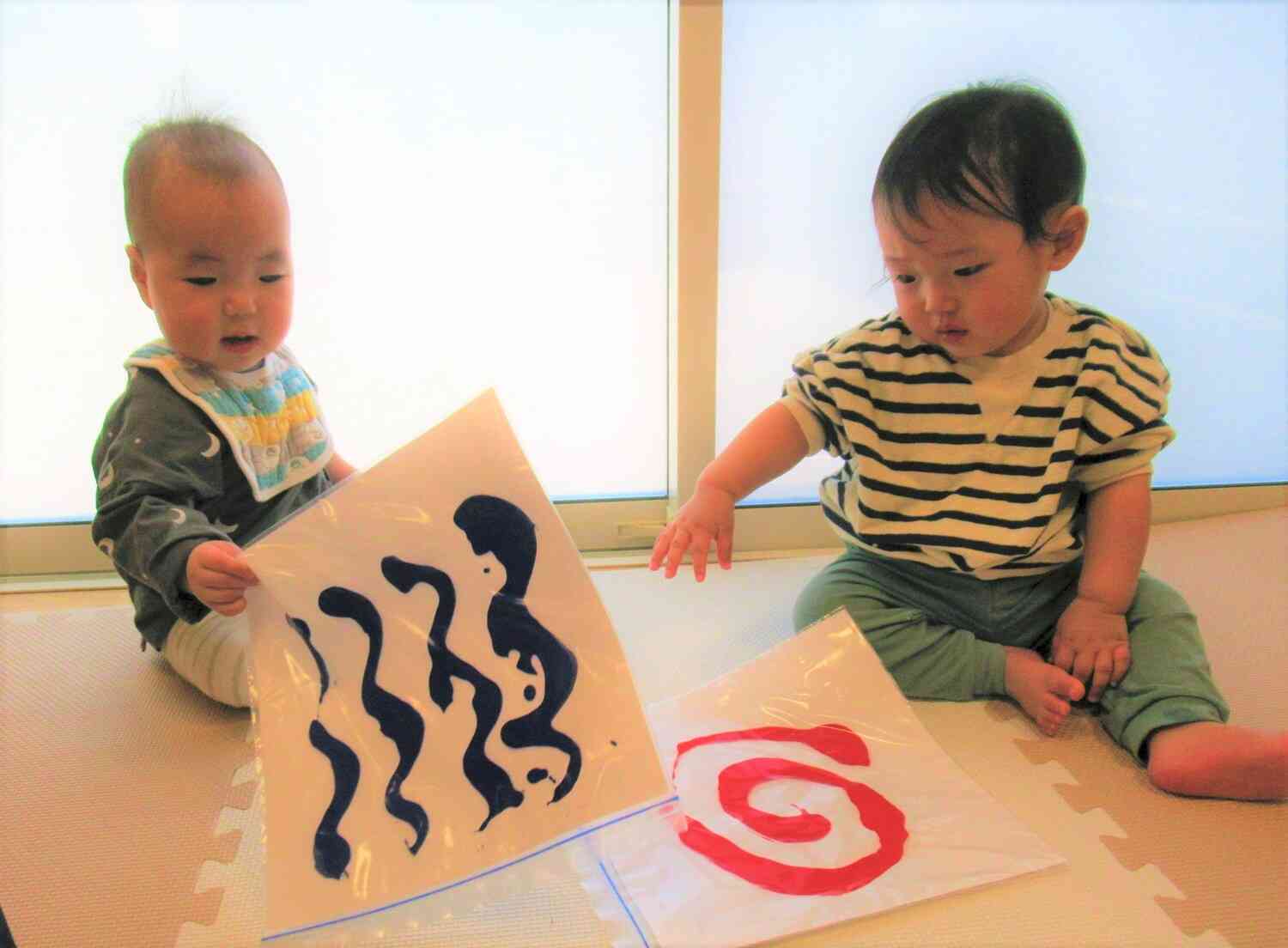 しましま、ぐるぐる...これなんだろう？【０歳児　ひよこ組】