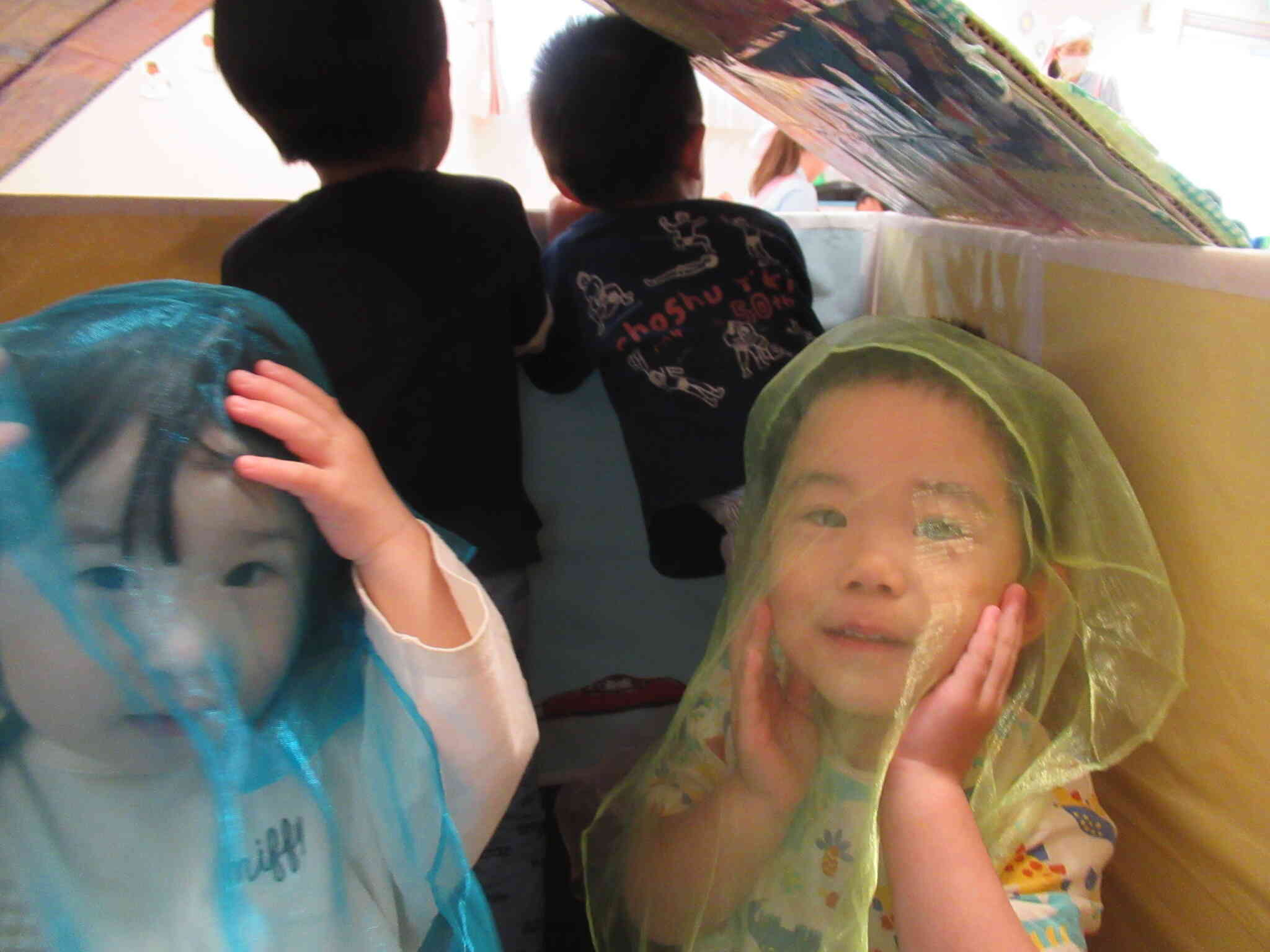 お部屋の中に小さな洞窟！？【2歳児　うさぎ組】
