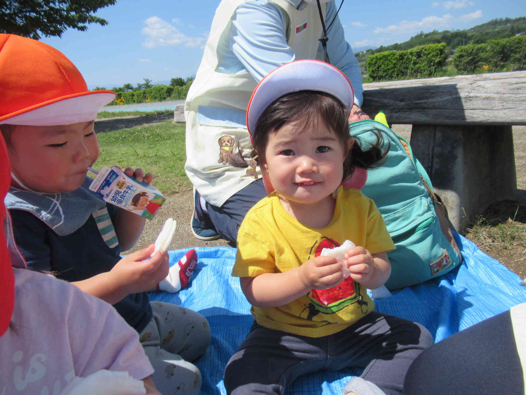 お外だと、もっとおいしいね♪