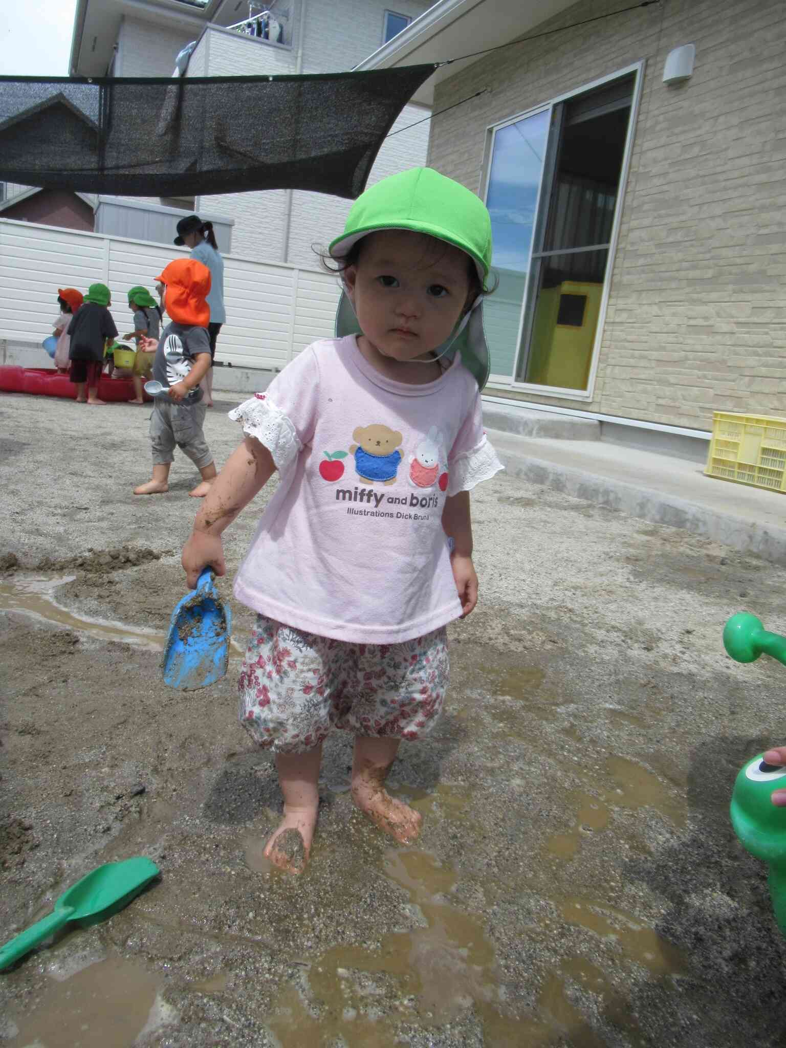 入園して初めての水あそび、楽しいね