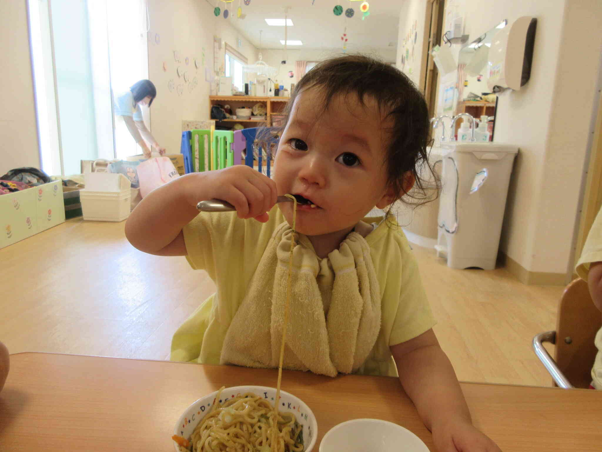 パクっと一口！美味しいね！