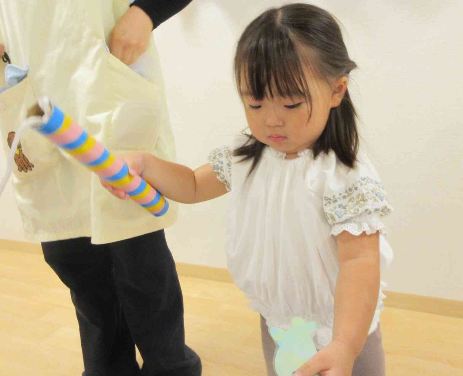 「あのおさかなも釣りたいな…」真剣な表情です