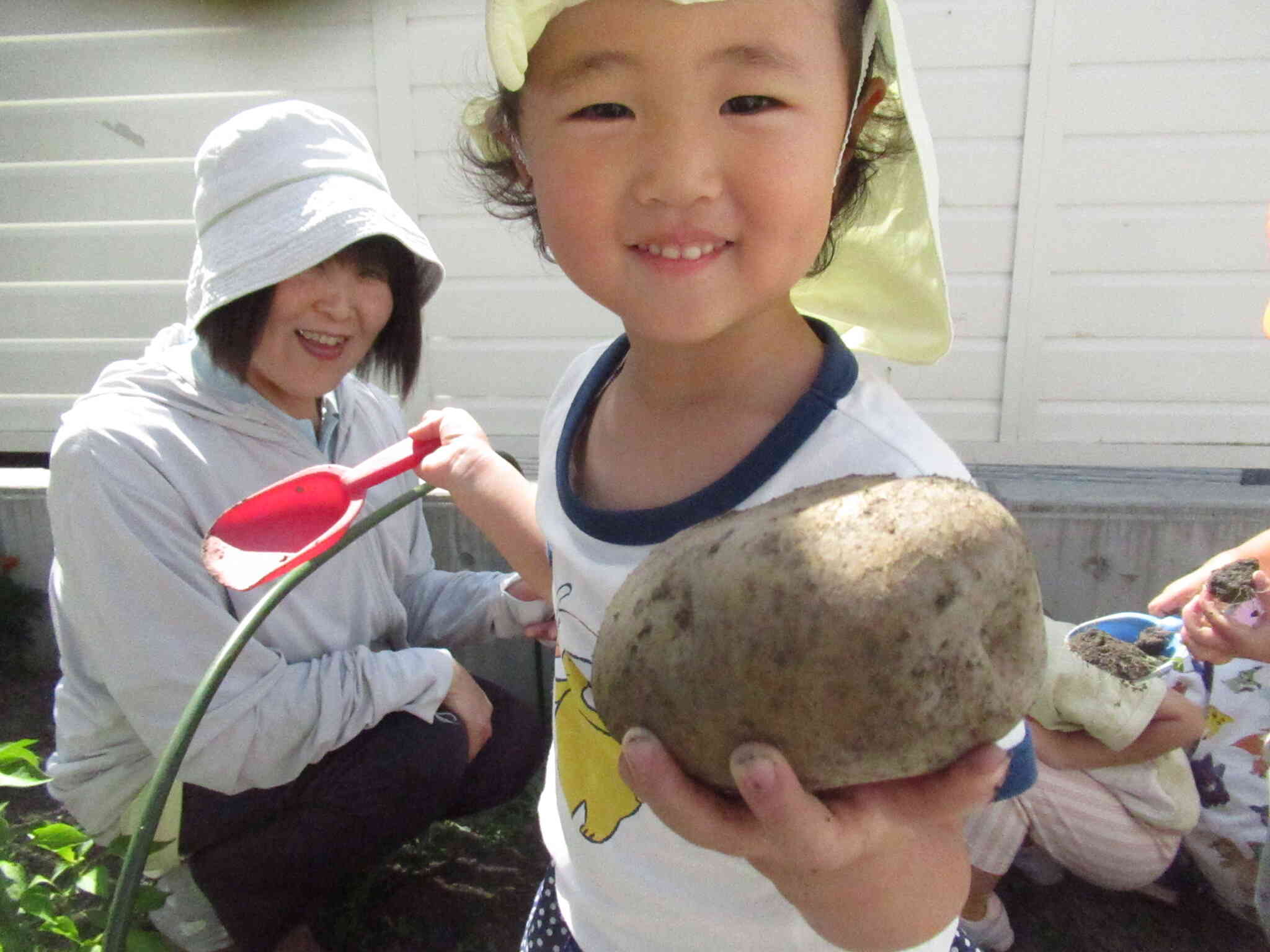 大きいジャガイモ、小さいジャガイモ、色々見つけたね！