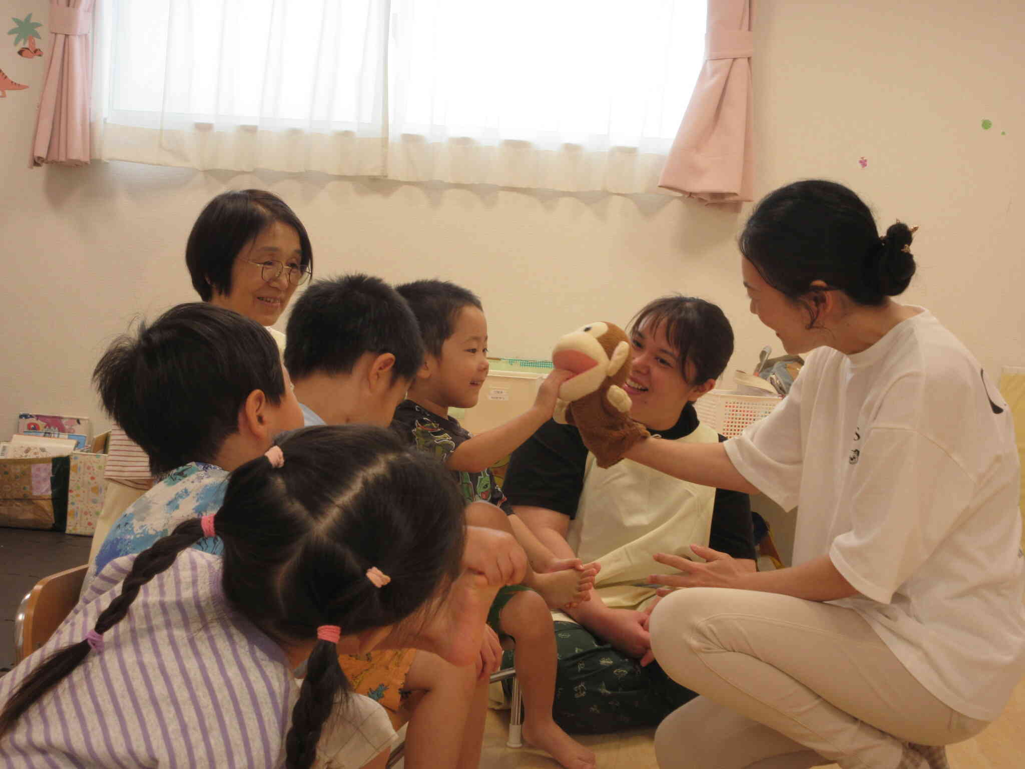 大好きなママたちが先生になってくれたよ【2歳児　うさぎ組】