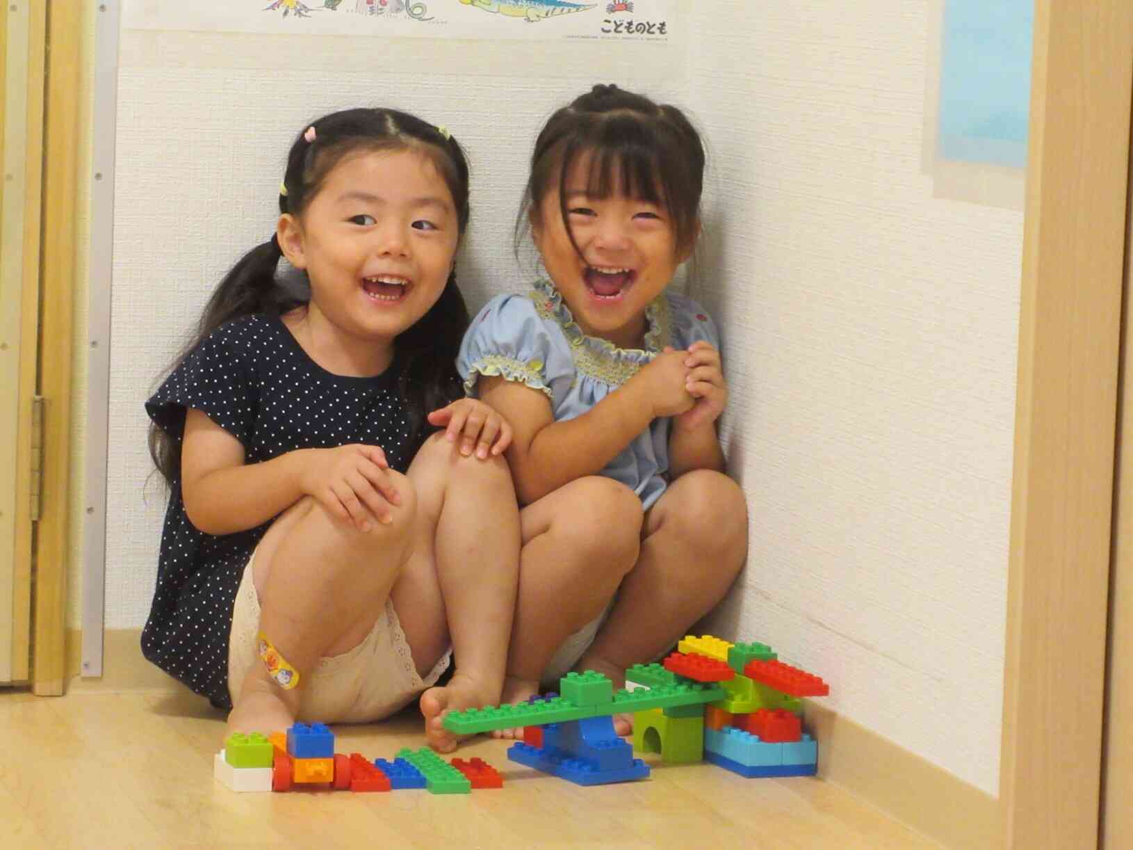 大好きなお友だちと。楽しくてたまらないね♪【2歳児 うさぎ組】