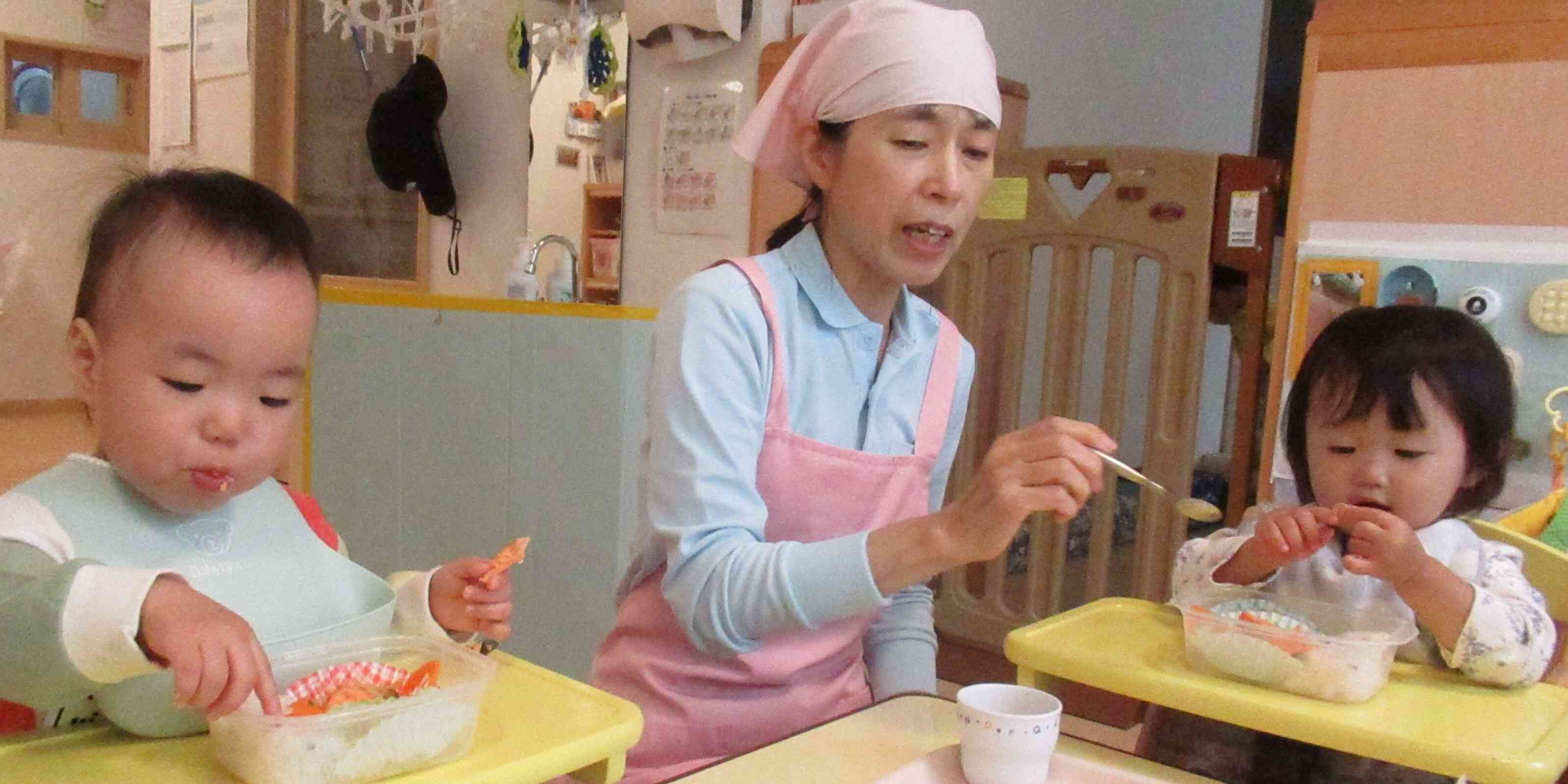 ひよこ組さんもお弁当、一緒だね！