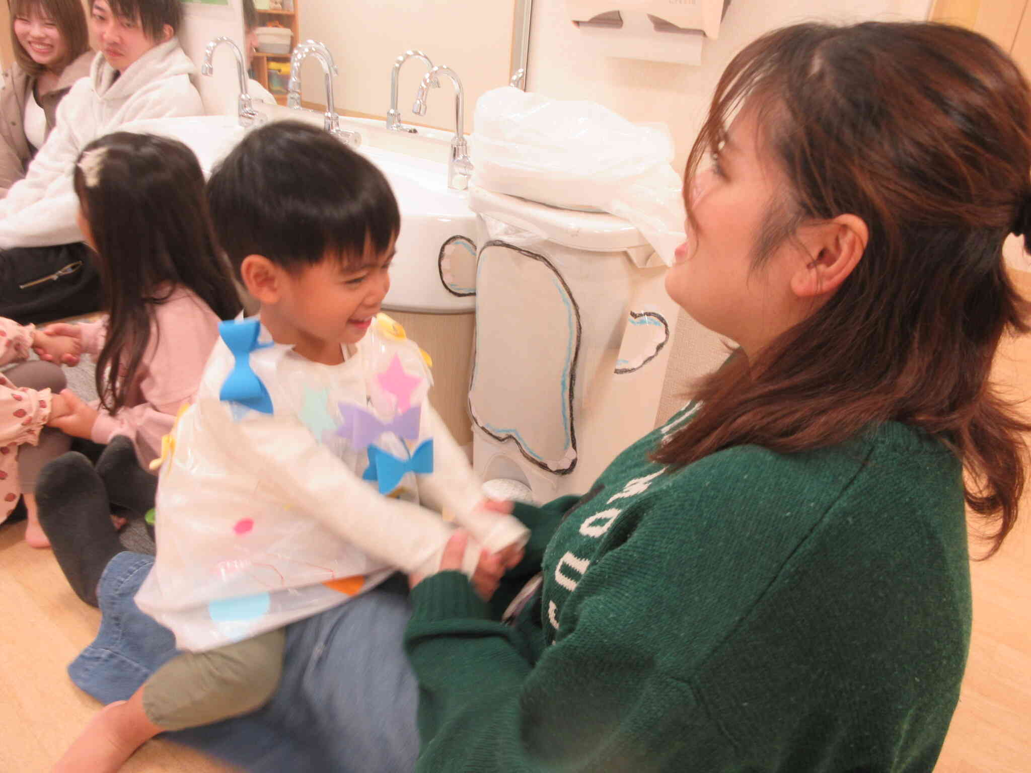 ママのバス、嬉しくって楽しいね！