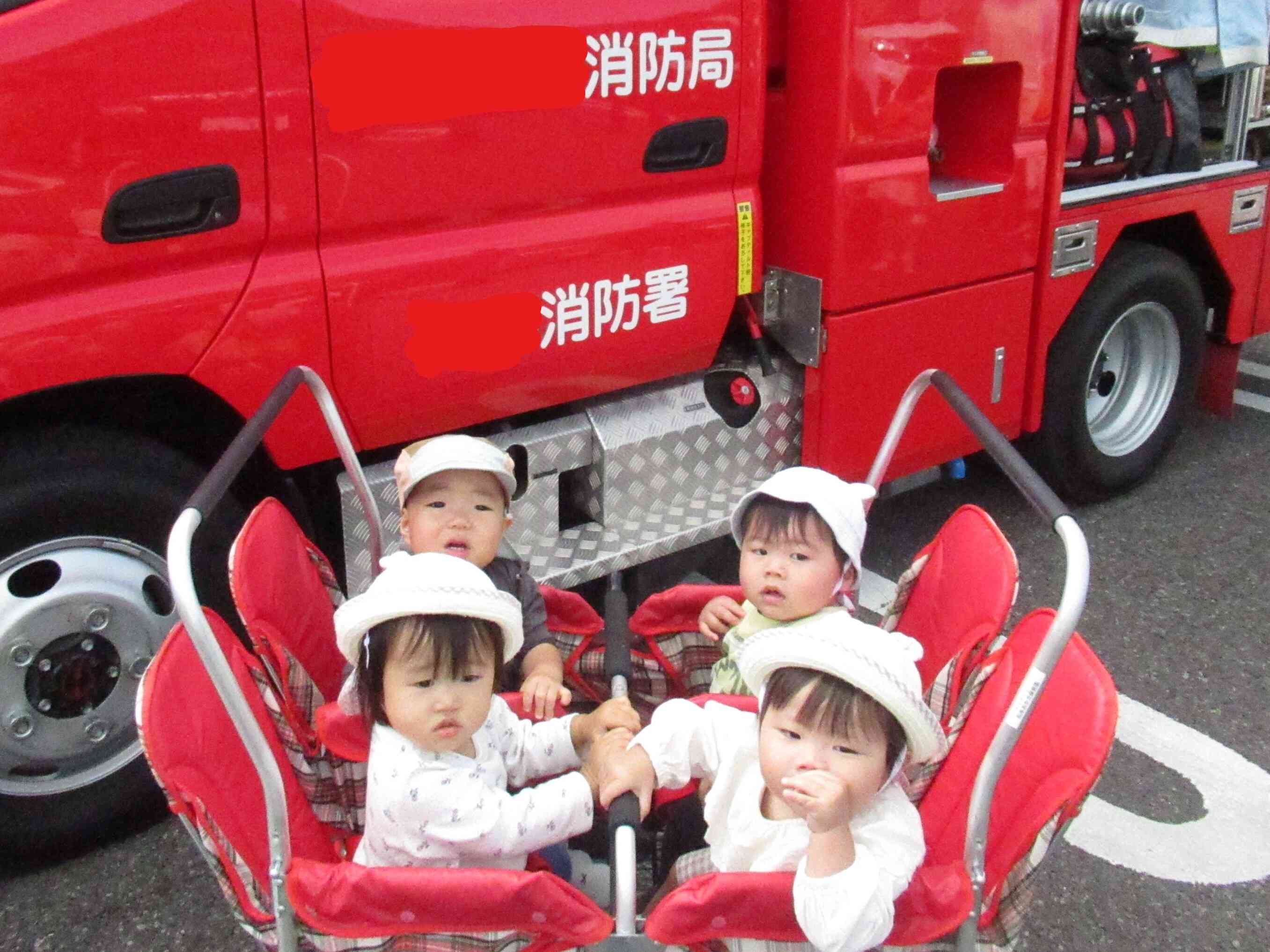 消防車とハイチーズ♪（ひよこ組）
