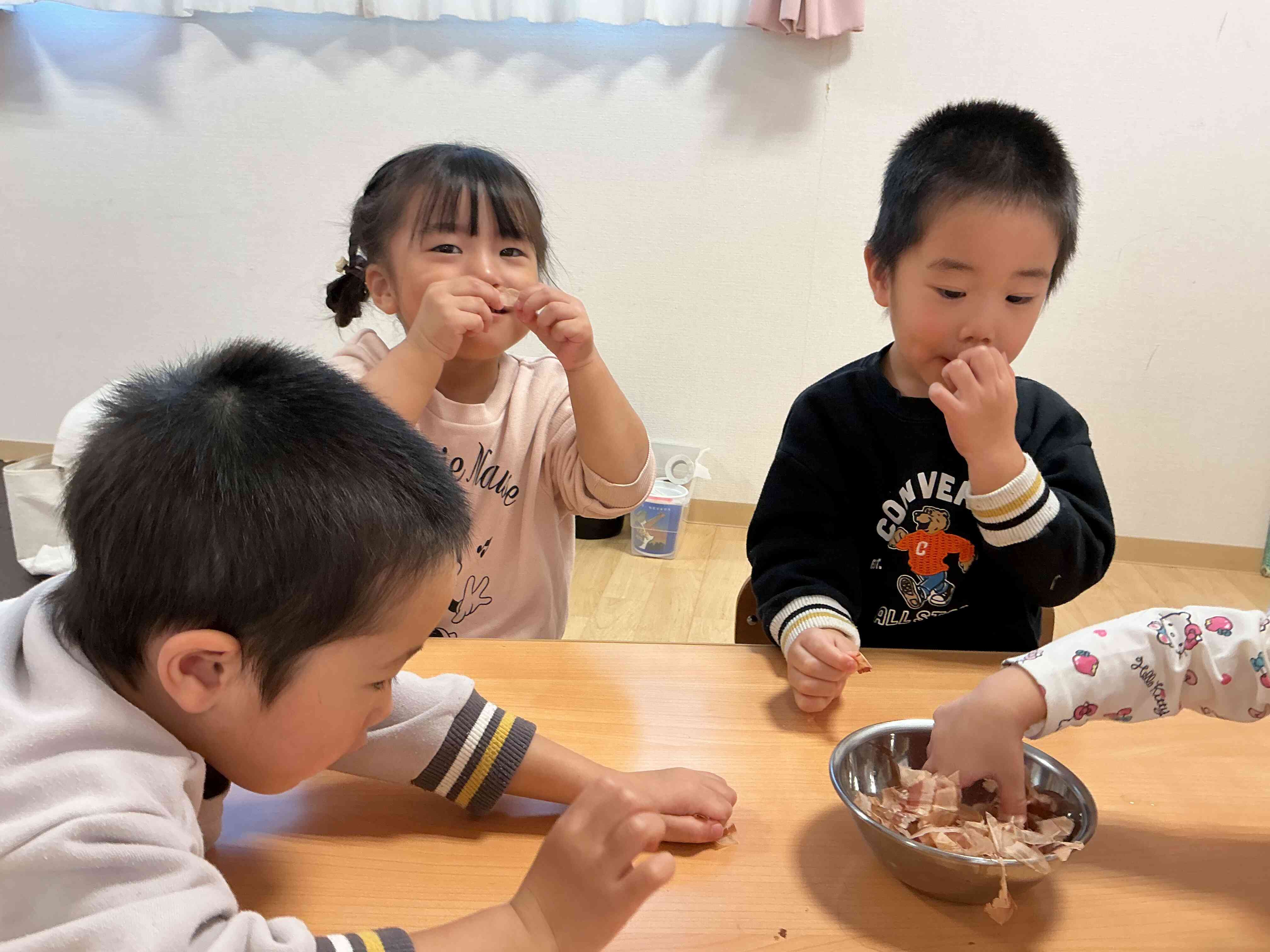 くんくん…鰹節はどんな匂いがするかな？
