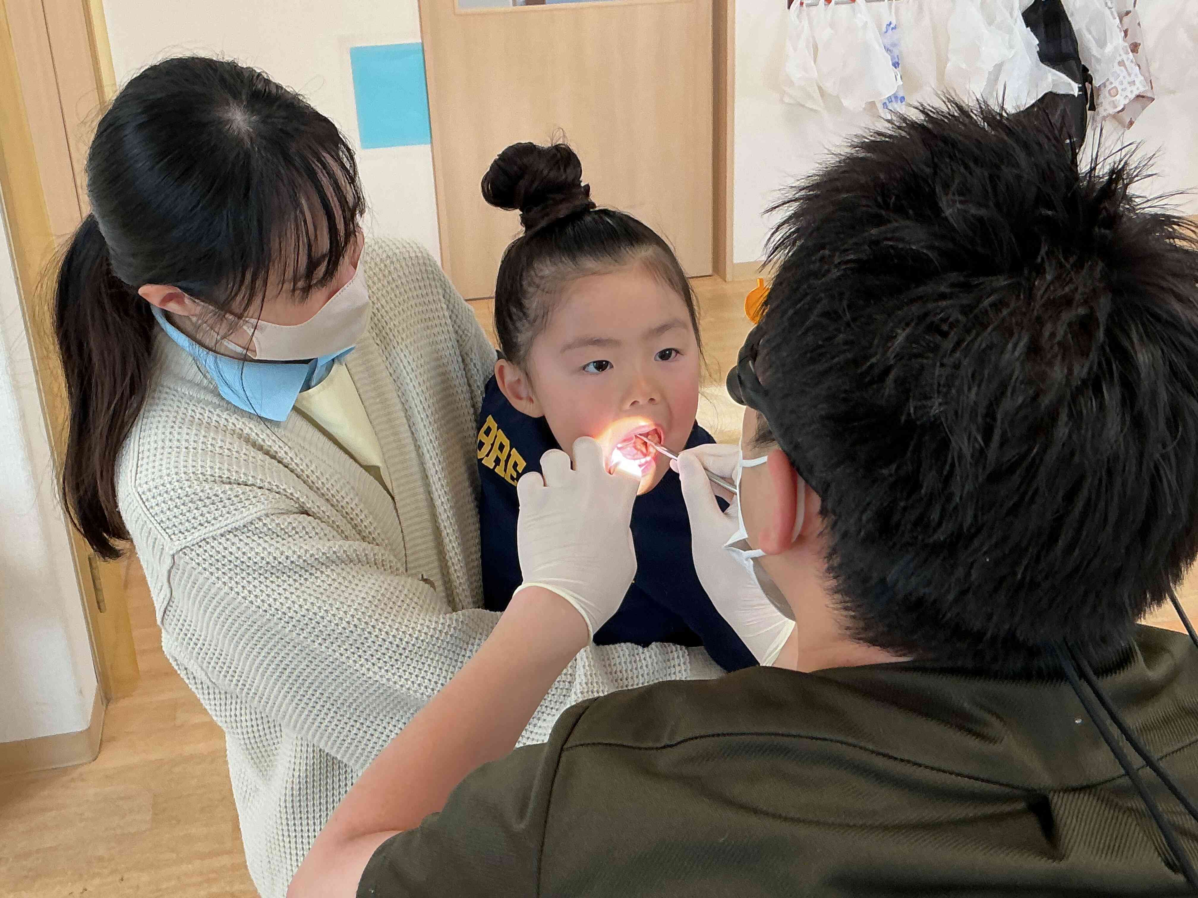 お口を大きく「あーん！」【歯科検診】