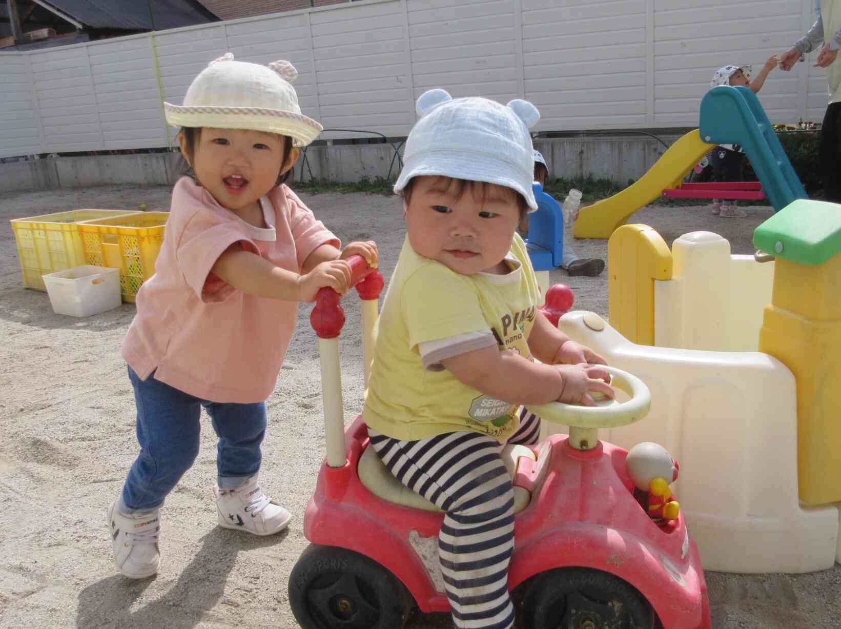 わたしが押してあげるね！