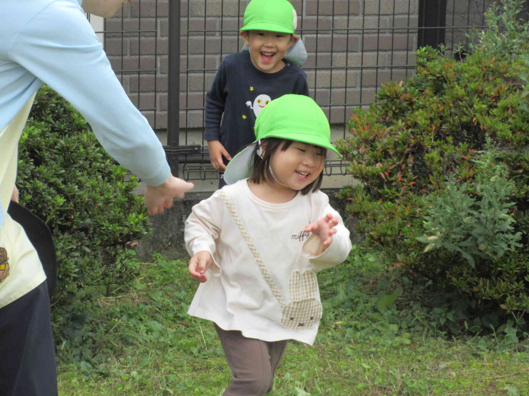 「きゃ～！つかまっちゃう！」