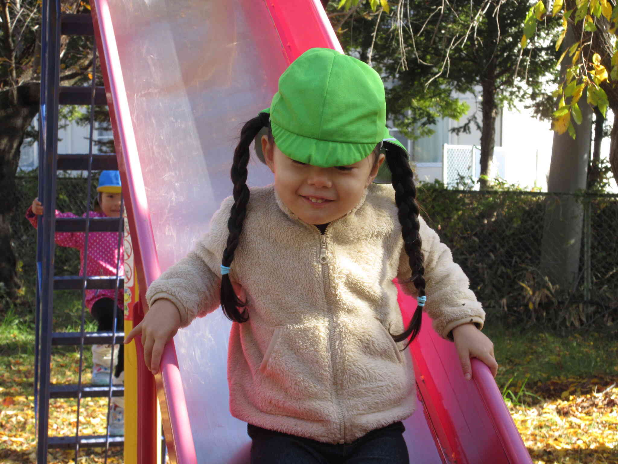 大きな滑り台も楽しいね！