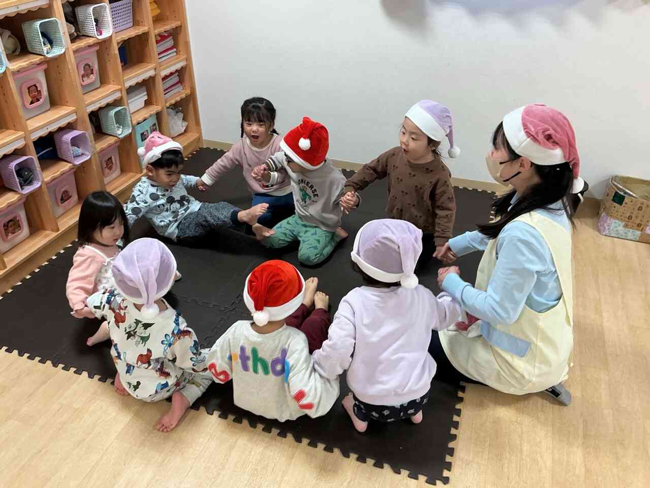 そのまま帰りの会もサンタさんでしたね♪