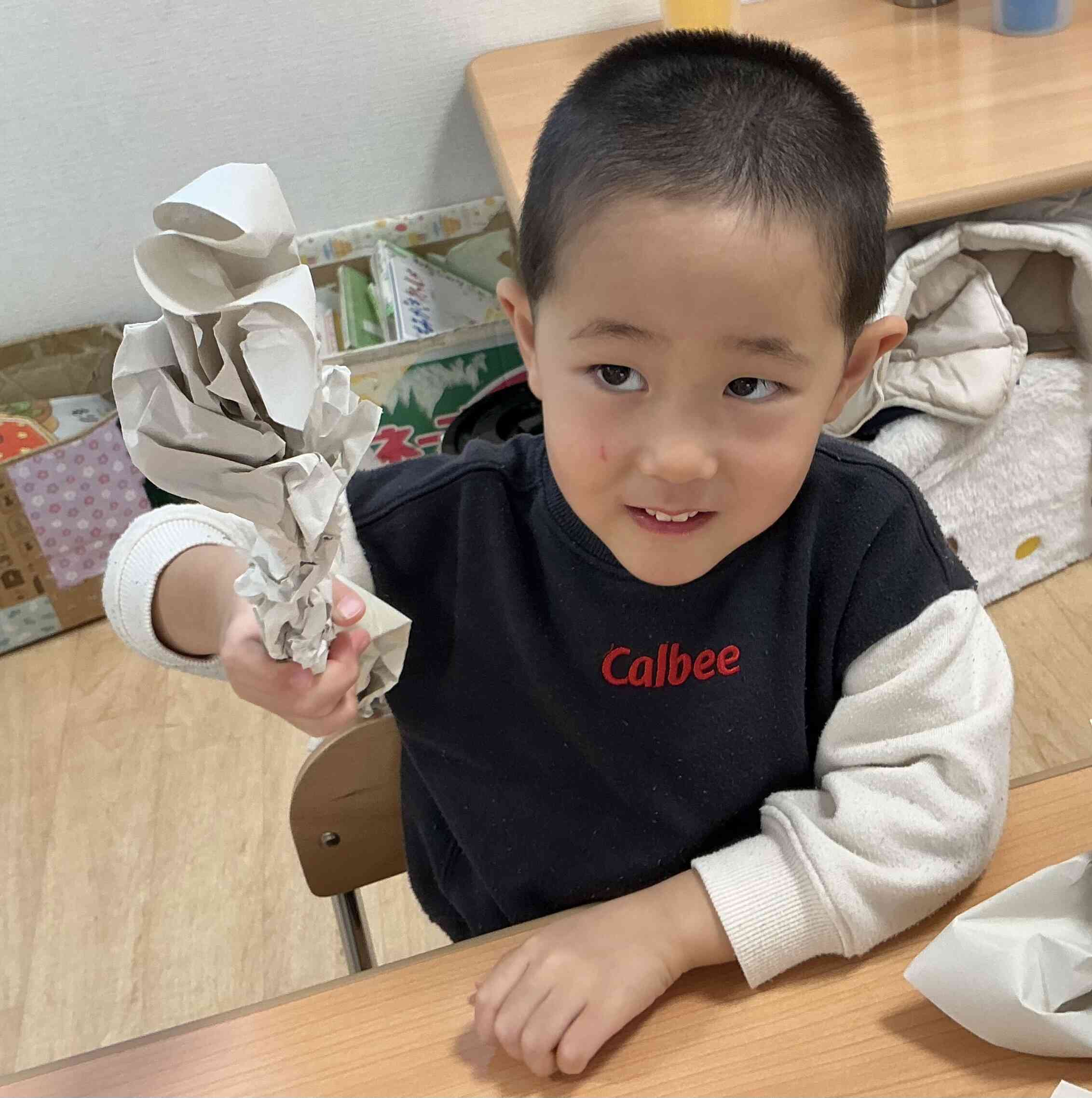 しめ縄を作ろう！【2歳児 うさぎ組】