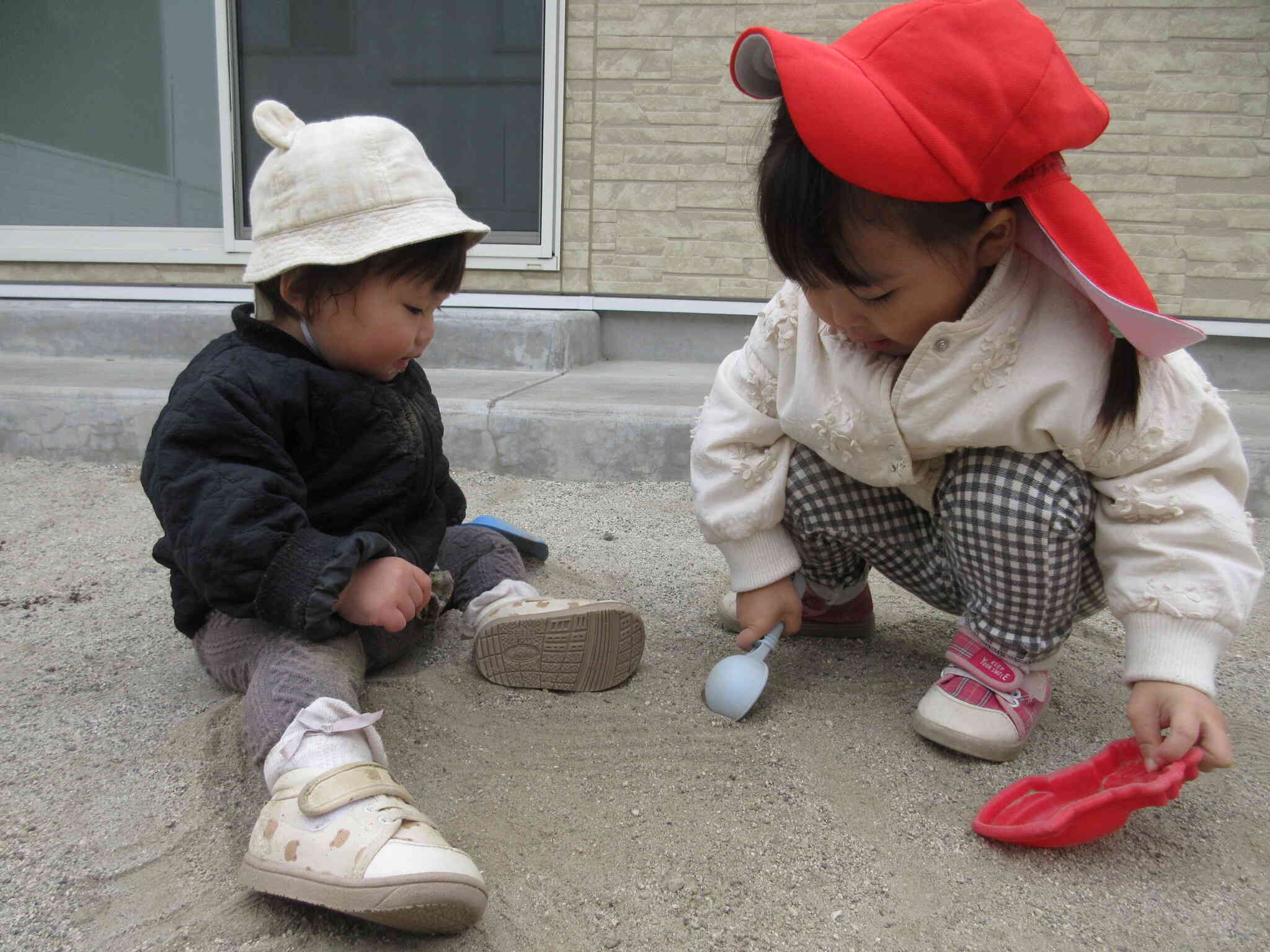 いっしょにあ～そぼ♪　【1歳児あひる組・0歳児ひよこ組】