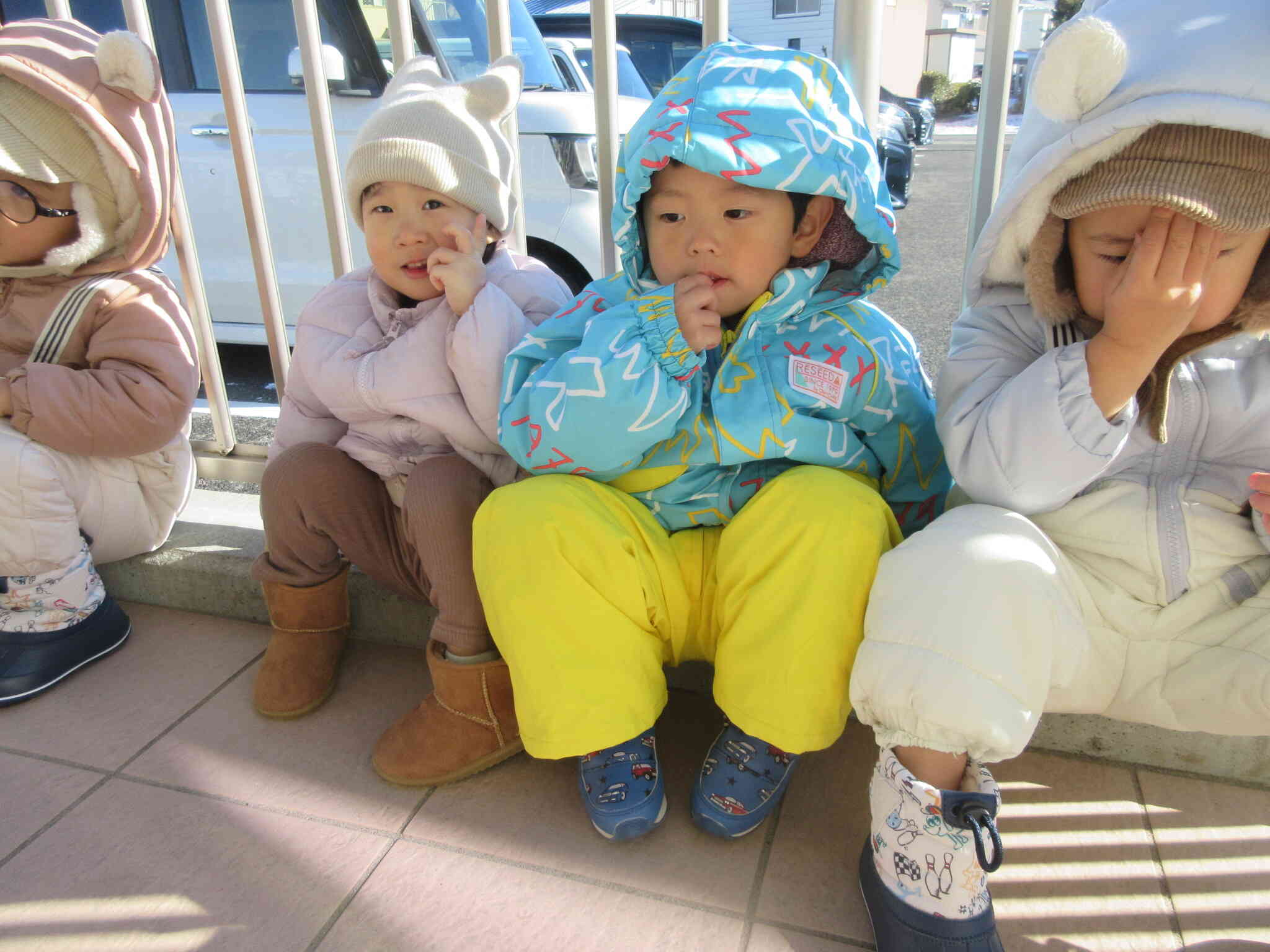 雪遊び、楽しい！【２歳児　うさぎ組】
