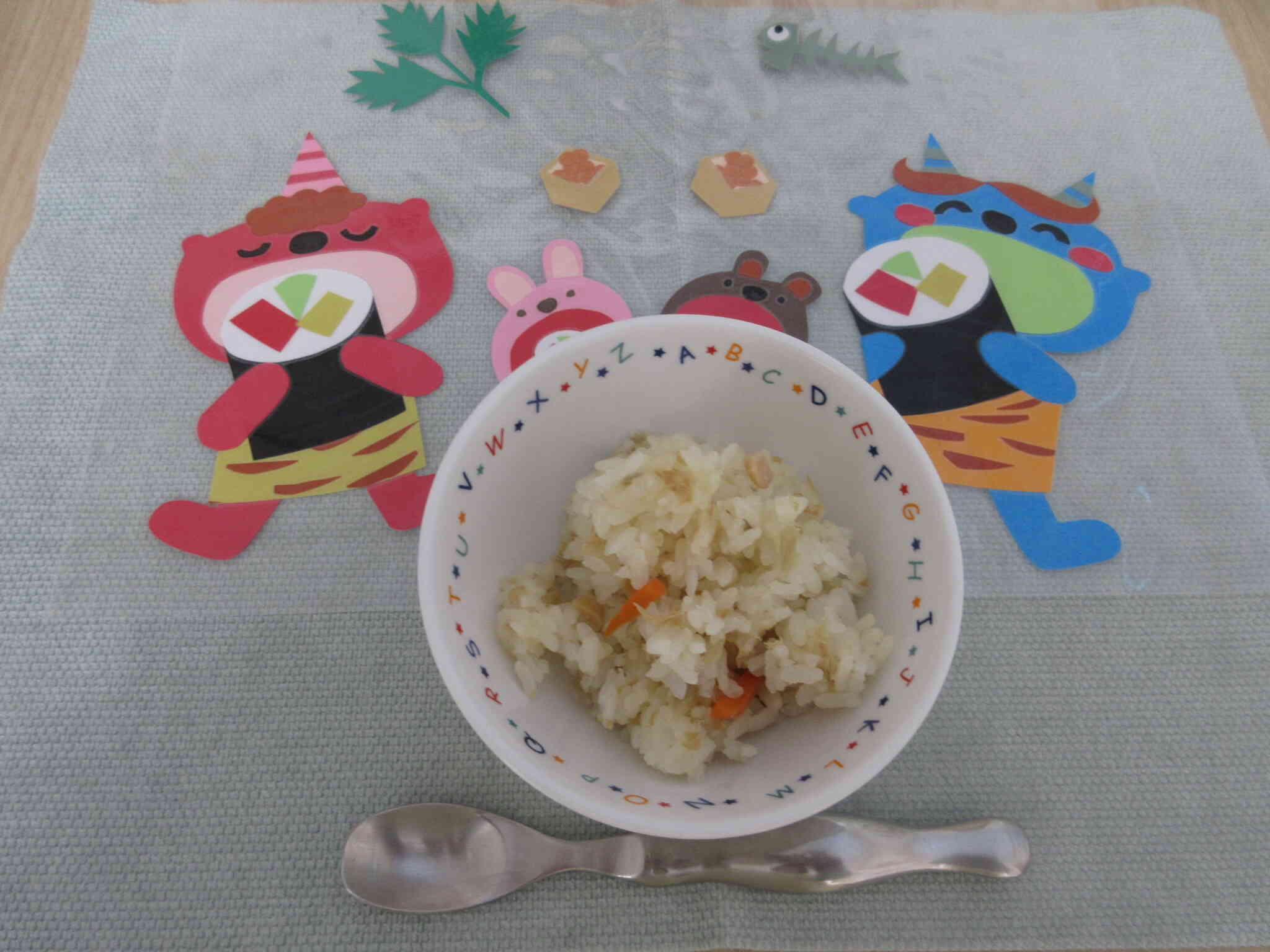 午後のおやつは、豆ご飯！これで心の中の鬼も美味しく退治ができたね。