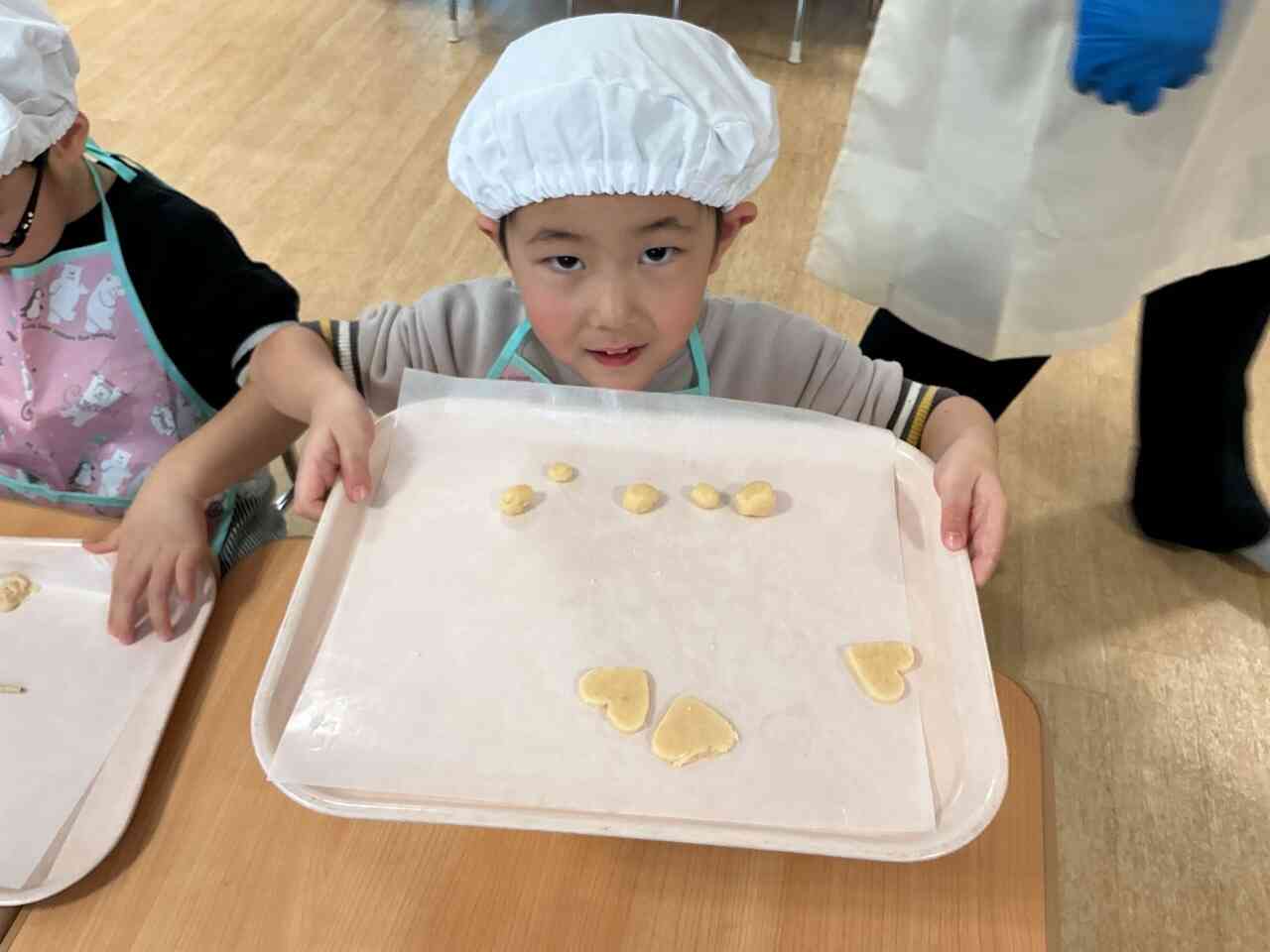 楽しかったクッキー作り【2歳児 うさぎ組】