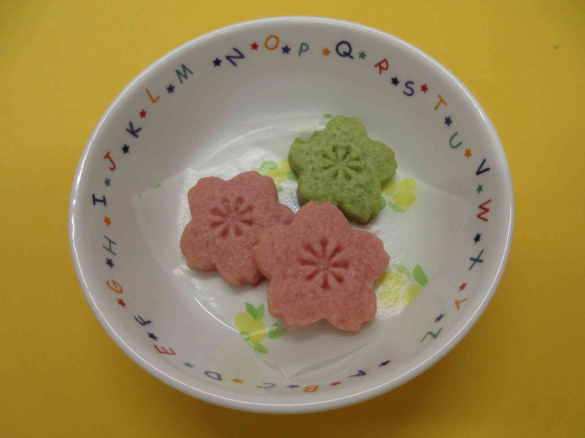 おやつは「桃の花クッキー」