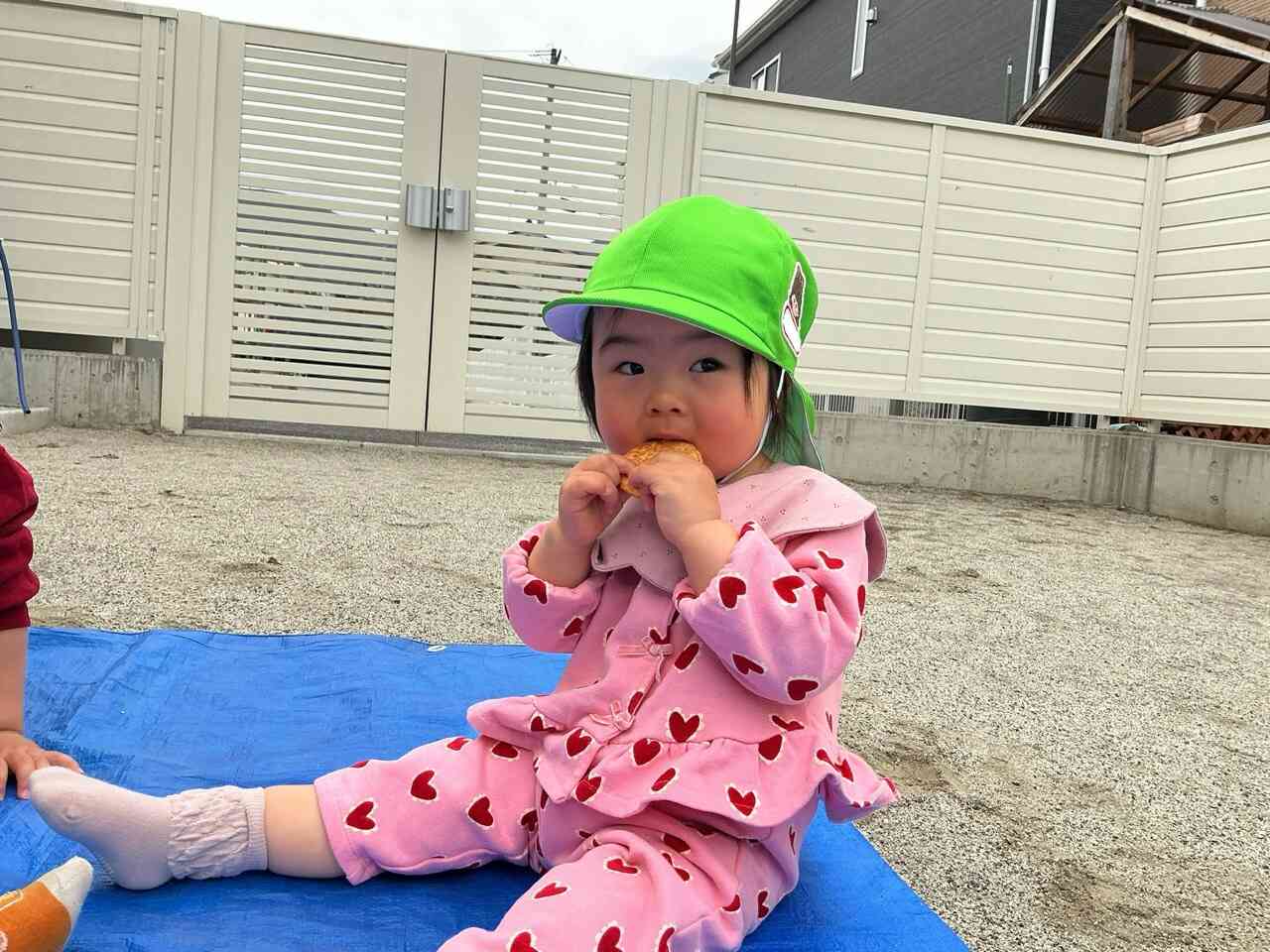 お庭で食べるおやつは特別！