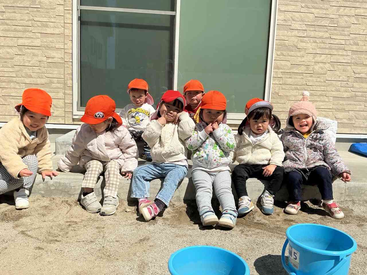 8人みんなでうさぎ組に進級したね！これからいっぱい遊ぼうね