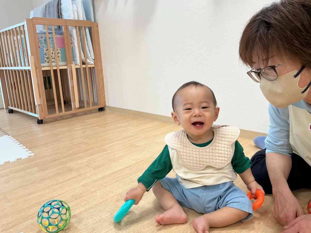 安心できる場所はここだよ♪【0歳児 ひよこ組】