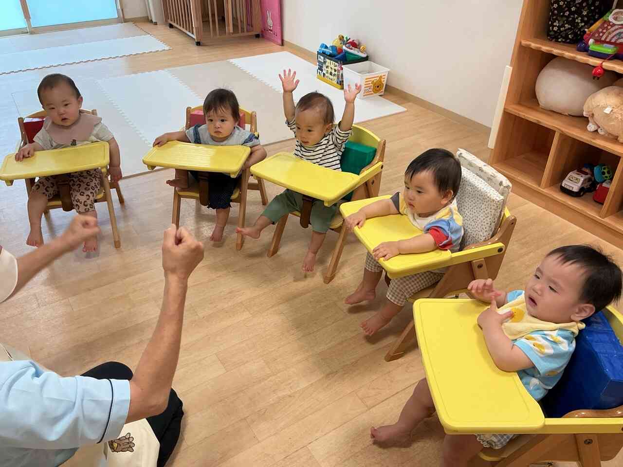 朝の会を始めました【0歳児 ひよこ組】