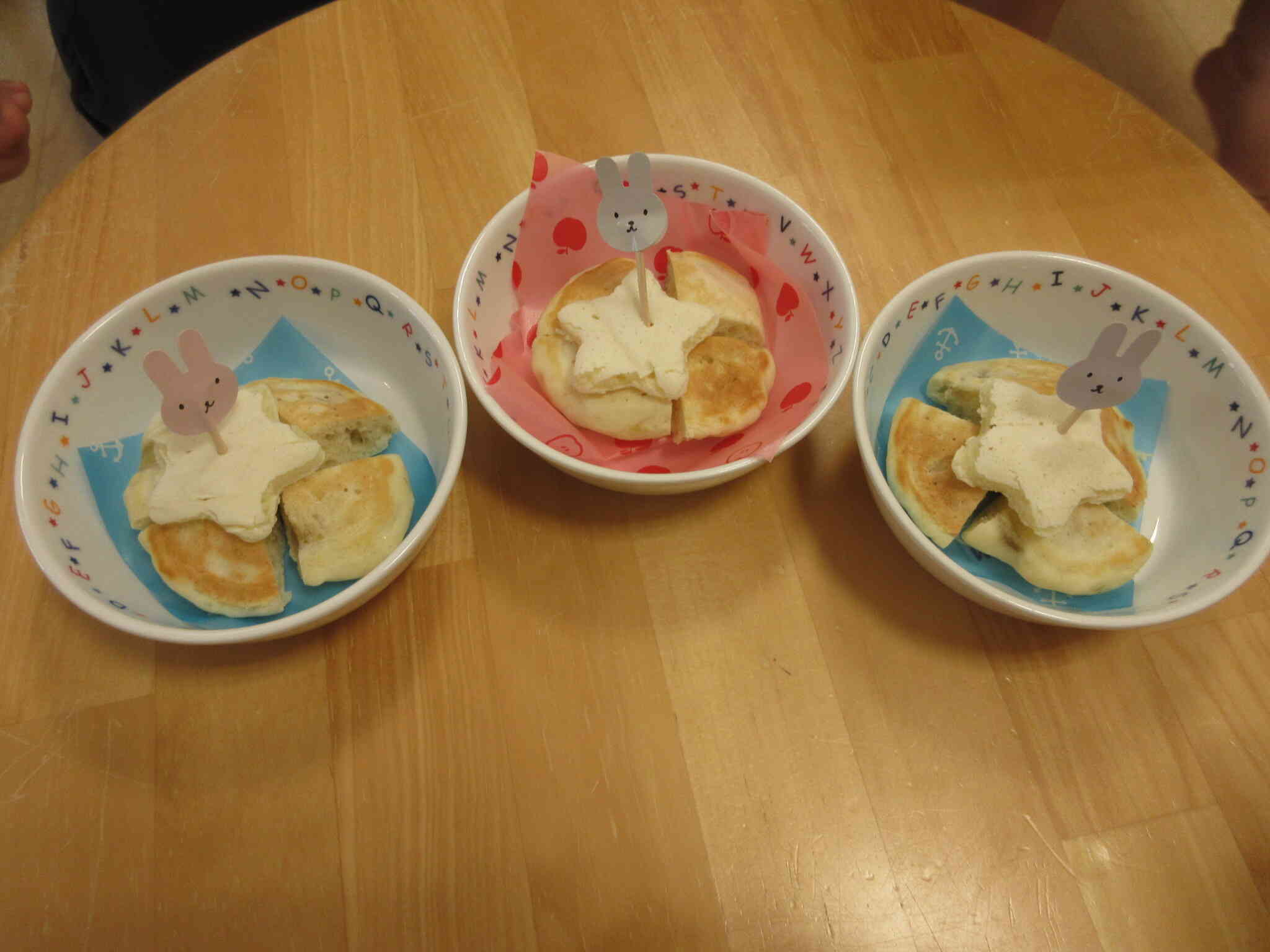 バナナパンケーキ、おいしかったね（0歳児ひよこ組）