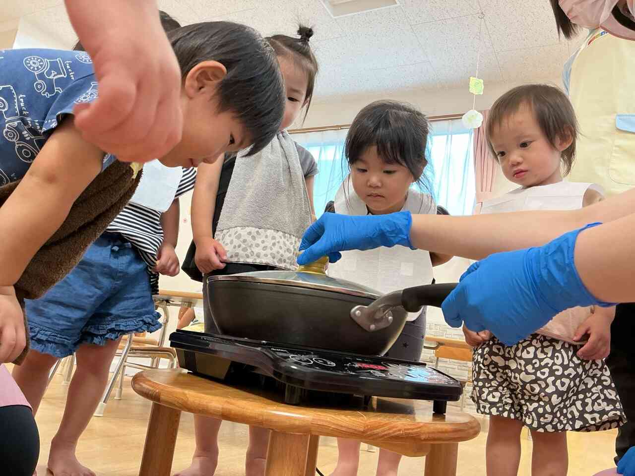 みんな真剣な表情で見つめていたね。
