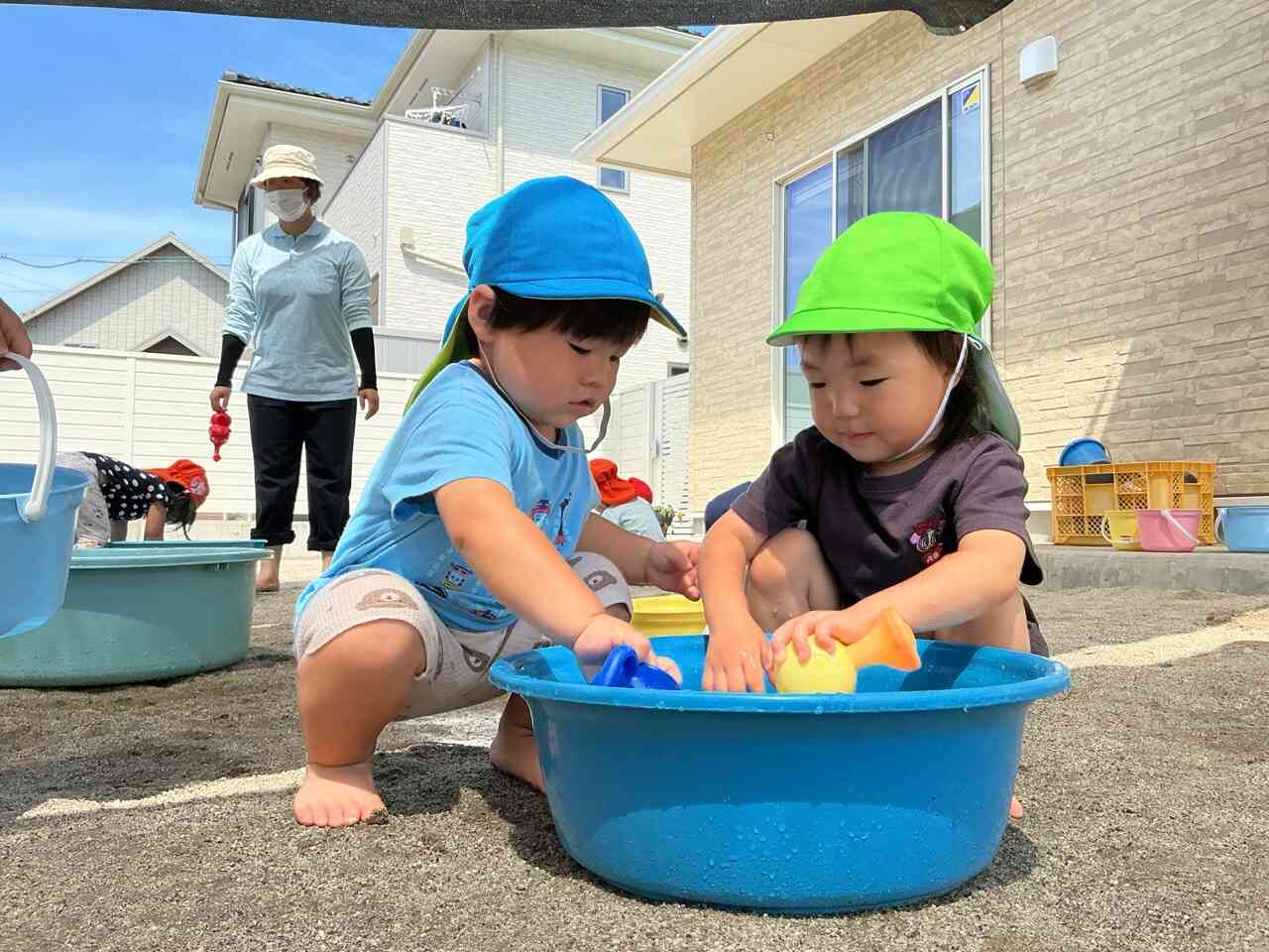 はじまったよ 水遊び【１歳児 あひる組】