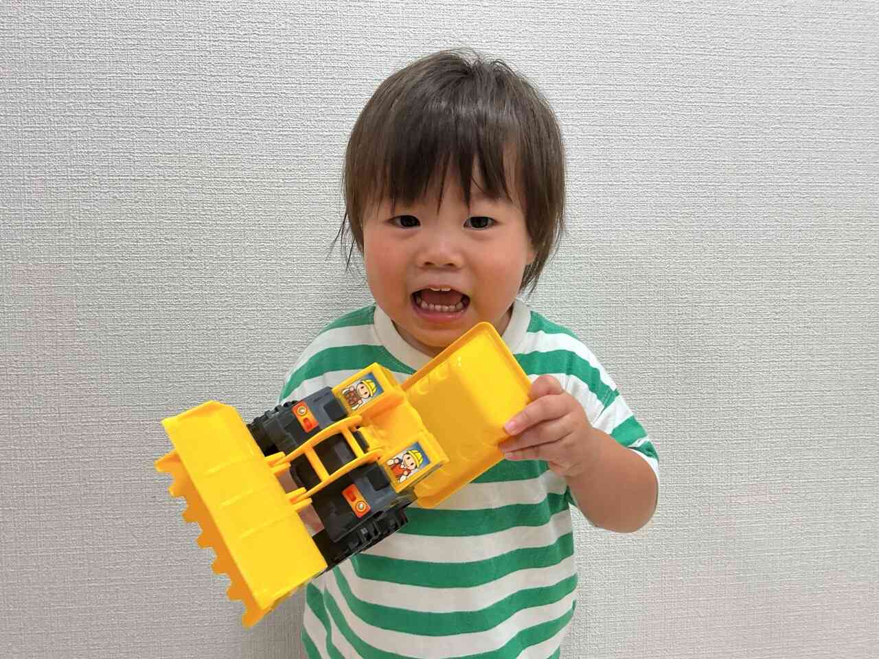 車のおもちゃが大好き!