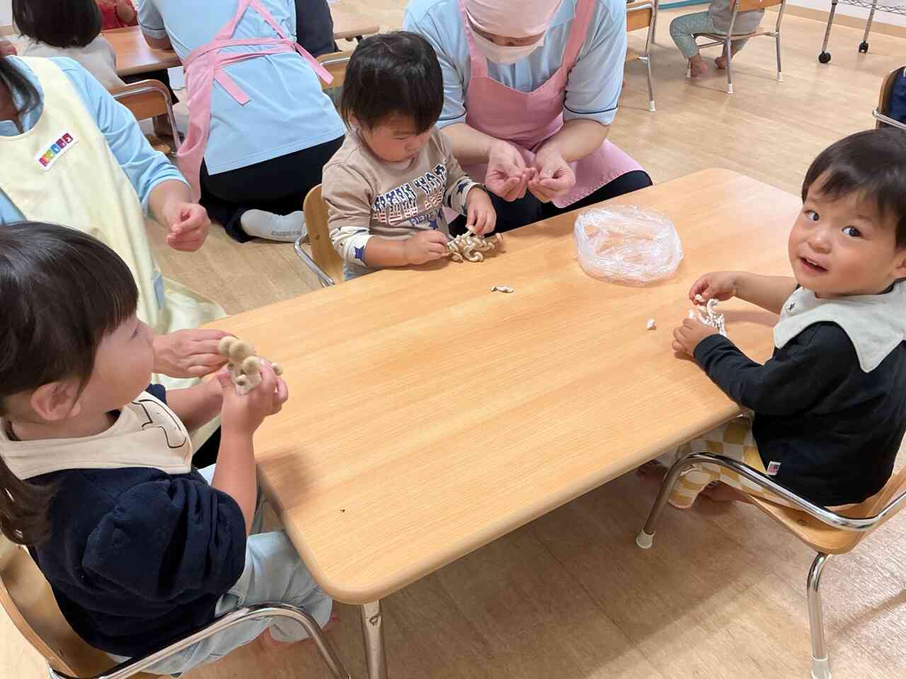 色々なキノコを触ってみよう【食育】