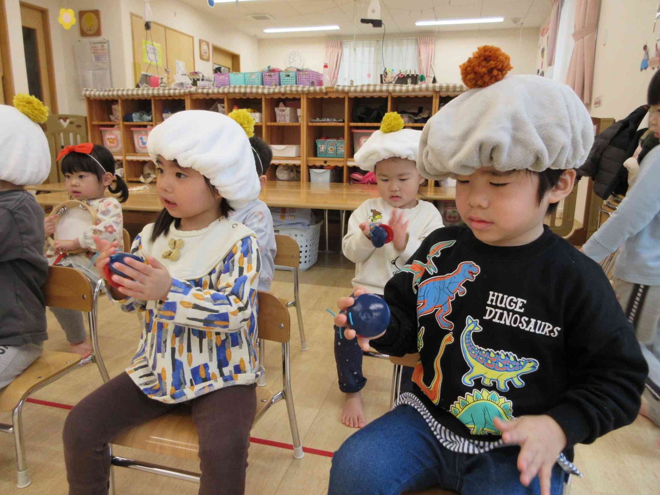 カスタネット★手元に集中しているね!