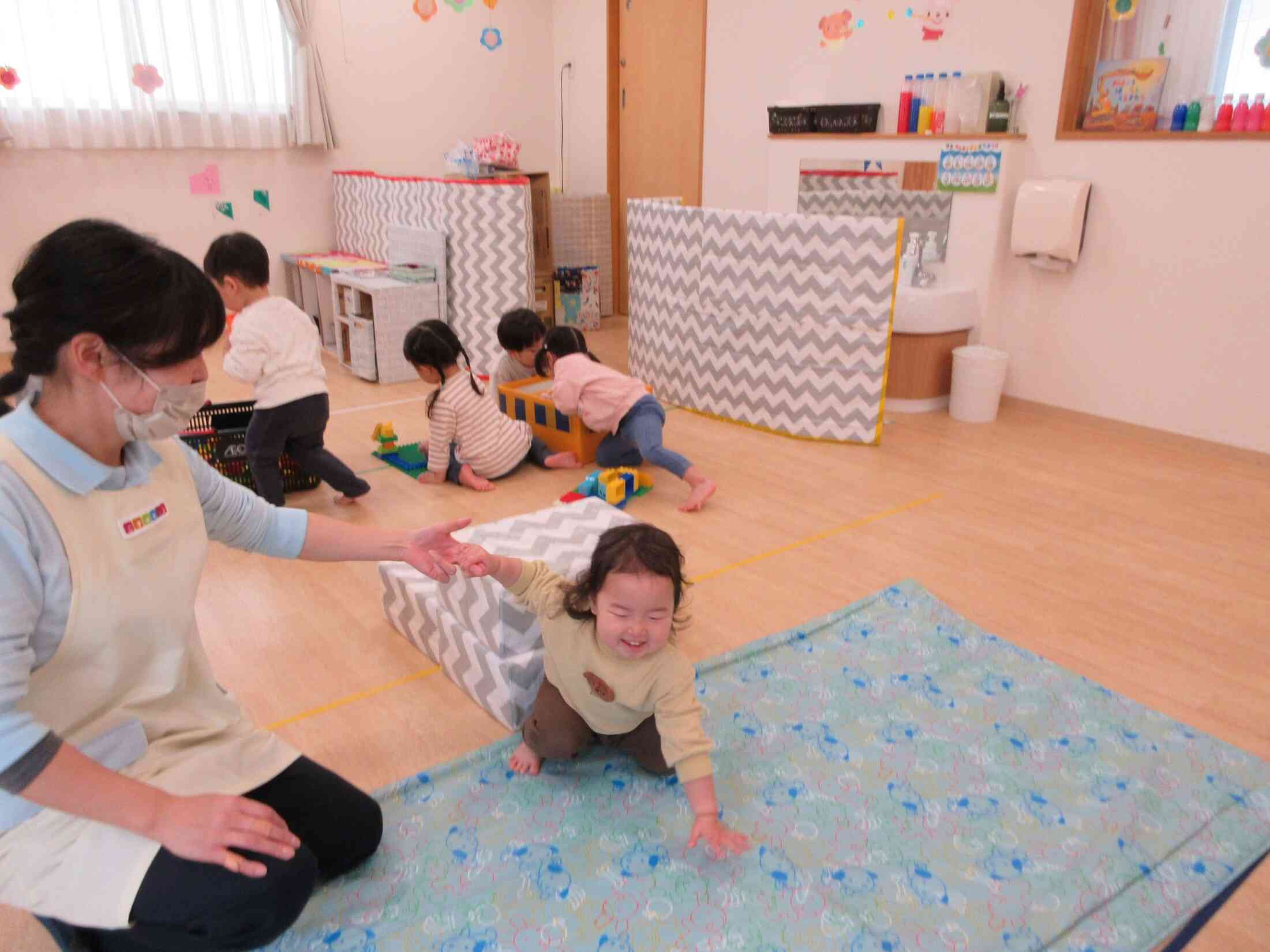 思いっきりジャンプ!(1歳児)