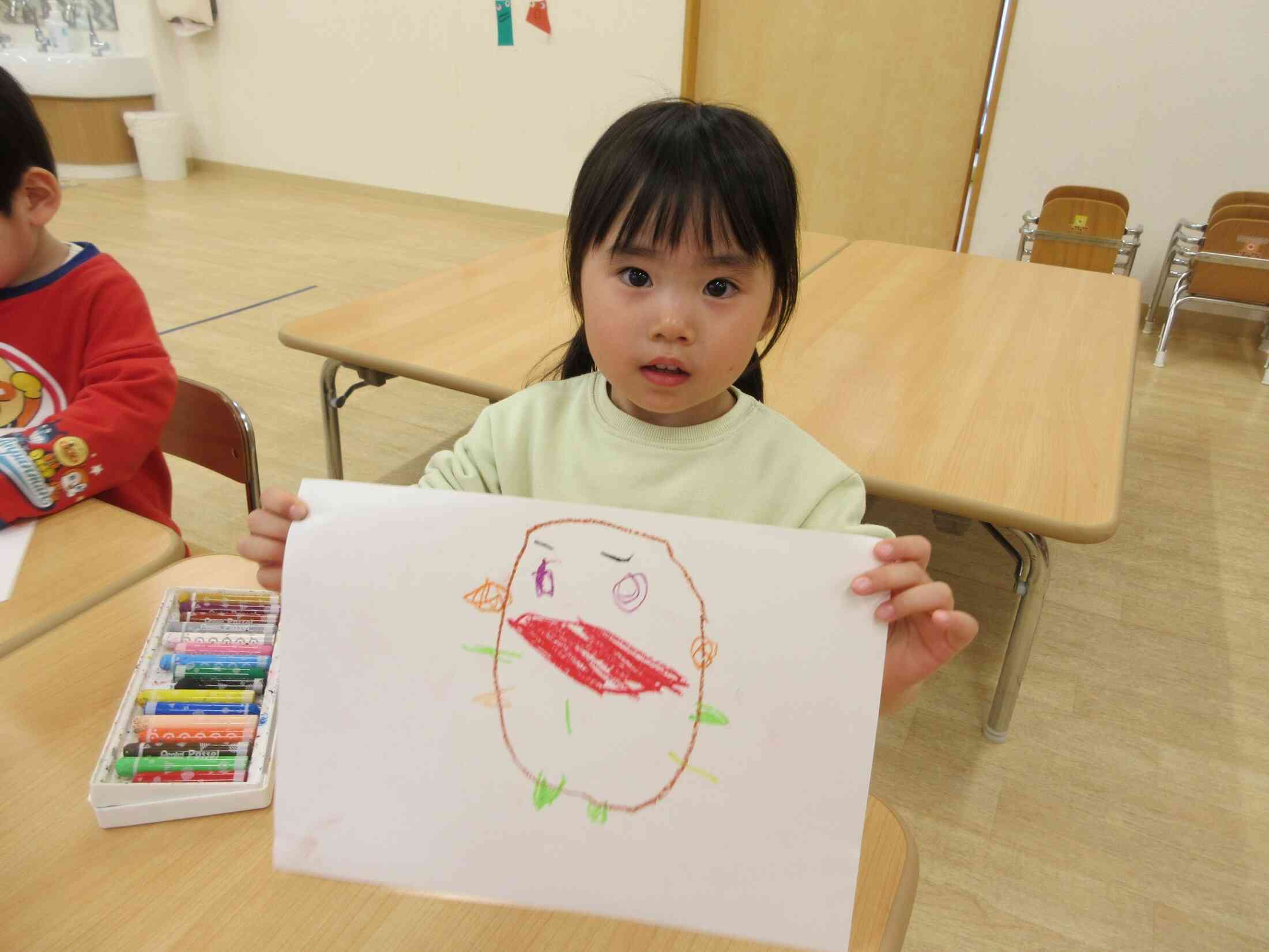 「先生のこと描いたの!」と可愛い絵を見せてくれました♡